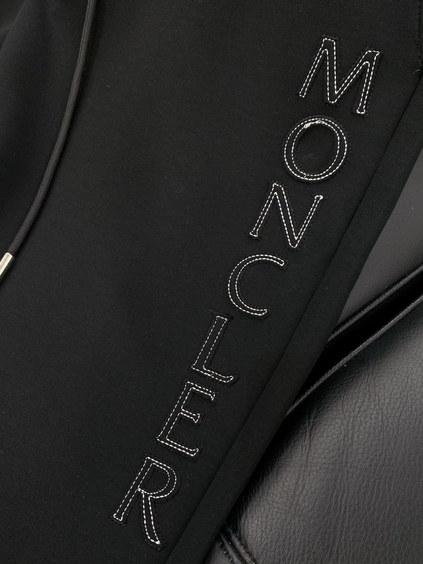 🌾，，蒙口 束脚 休闲裤材质 面料:棉32%锦纶63%氨纶5%里料:涤纶100%机洗，手洗最高水温30℃