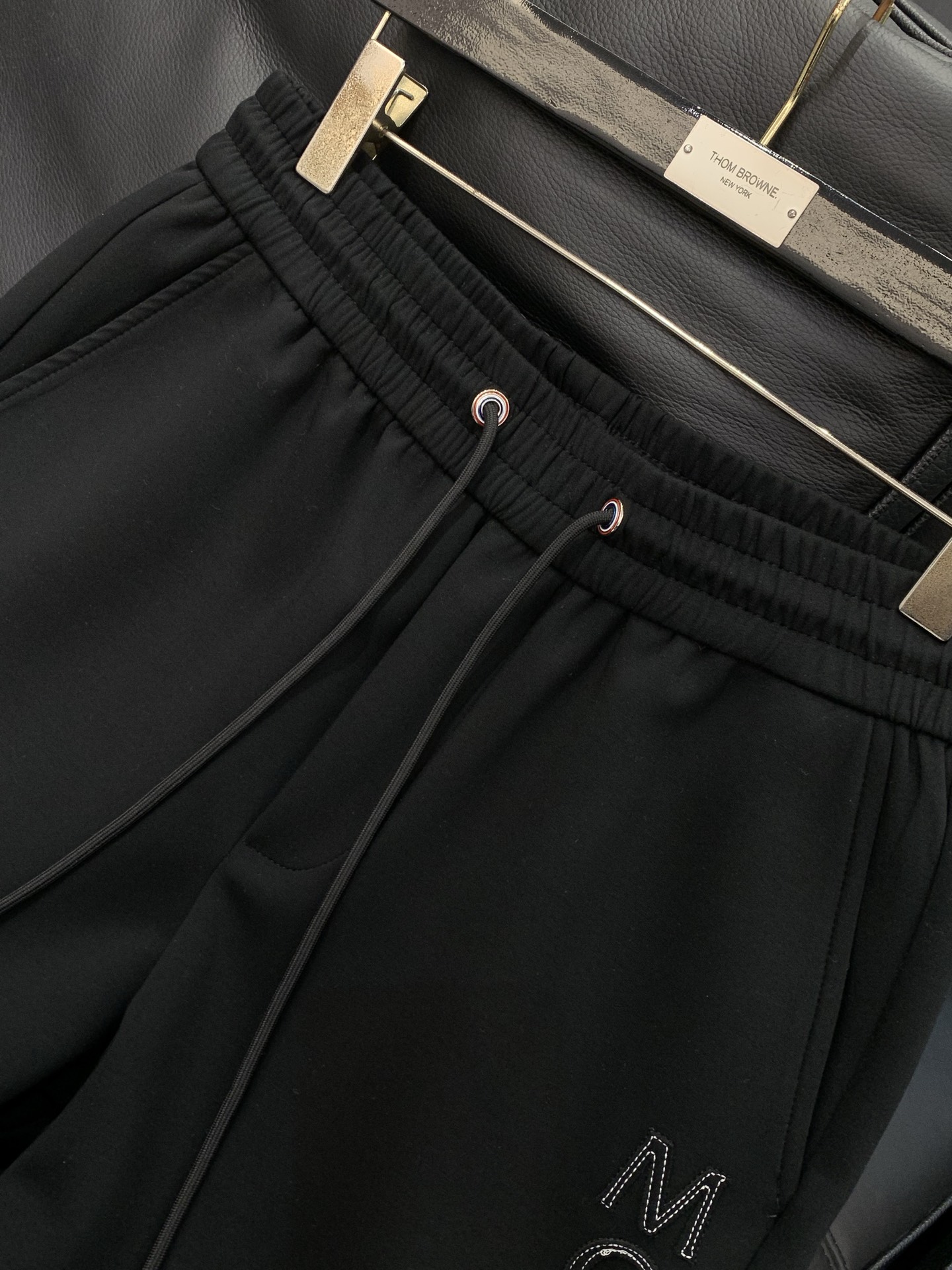 🌾，，蒙口 束脚 休闲裤材质 面料:棉32%锦纶63%氨纶5%里料:涤纶100%机洗，手洗最高水温30℃