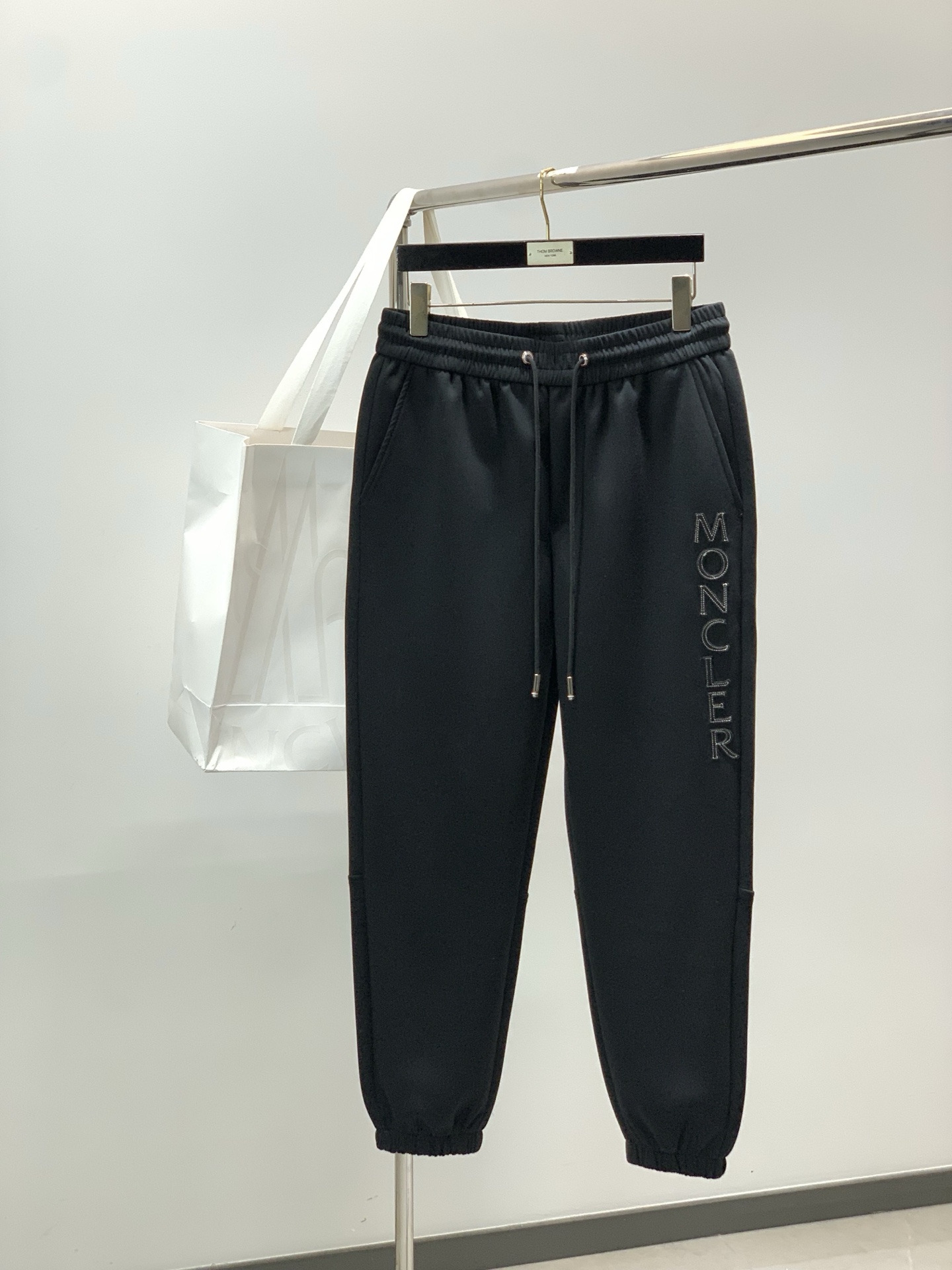 🌾，，蒙口 束脚 休闲裤材质 面料:棉32%锦纶63%氨纶5%里料:涤纶100%机洗，手洗最高水温30℃