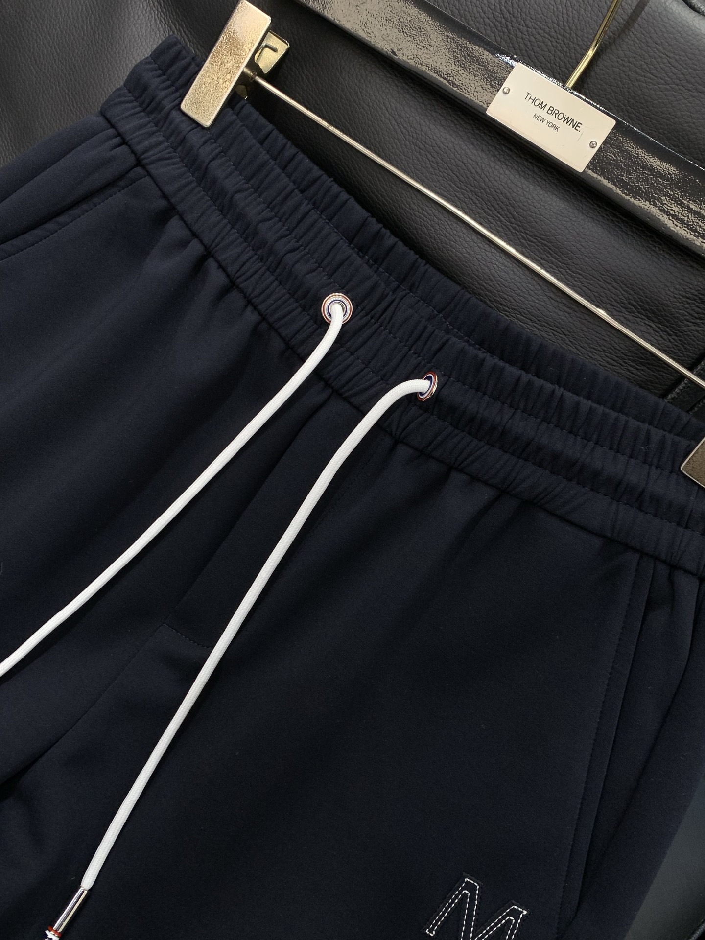 🌾，，蒙口 束脚 休闲裤材质 面料:棉32%锦纶63%氨纶5%里料:涤纶100%机洗，手洗最高水温30℃