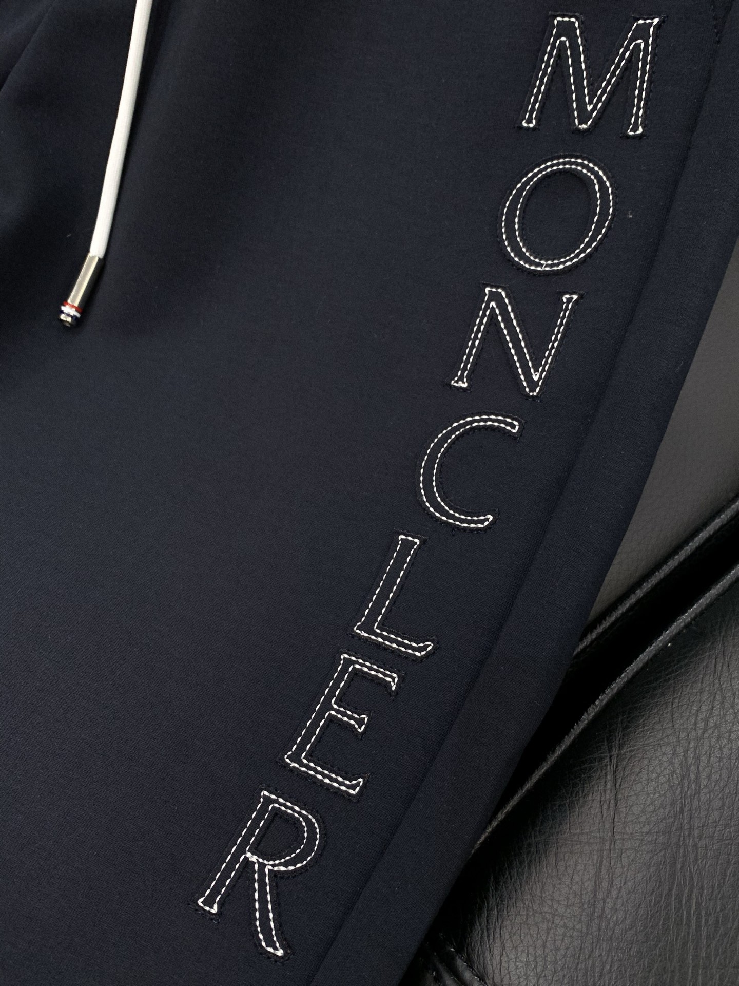 🌾，，蒙口 束脚 休闲裤材质 面料:棉32%锦纶63%氨纶5%里料:涤纶100%机洗，手洗最高水温30℃