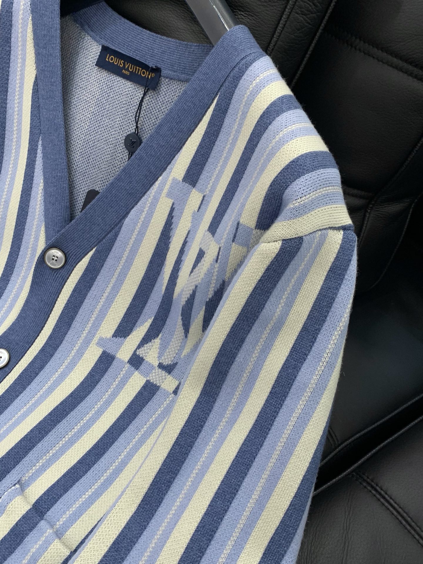 🌾，，LouisVuitton 路易威登，2025秋冬最新款，专柜同步有售，原单狠货，时尚休闲针织开衫毛