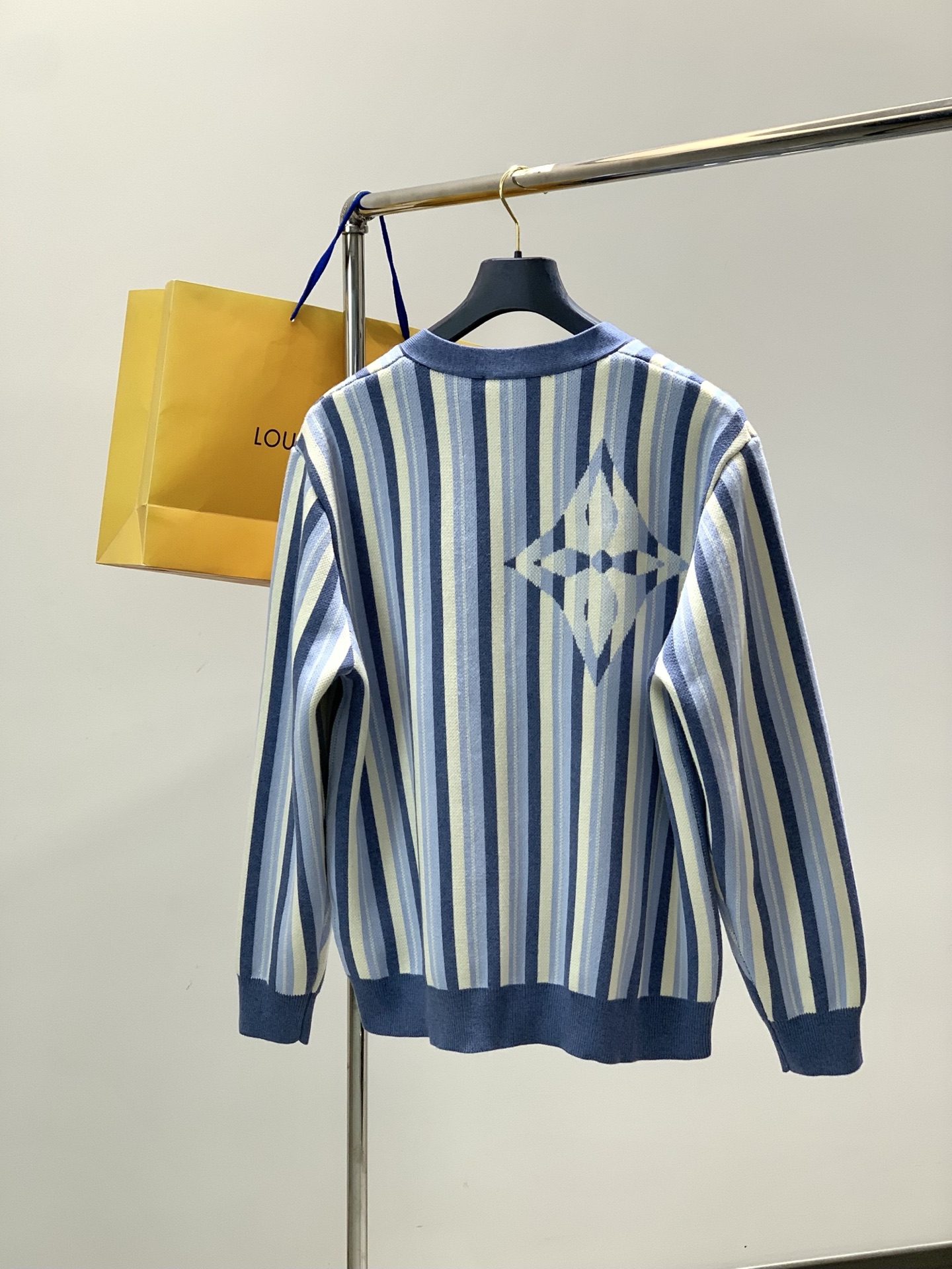 🌾，，LouisVuitton 路易威登，2025秋冬最新款，专柜同步有售，原单狠货，时尚休闲针织开衫毛