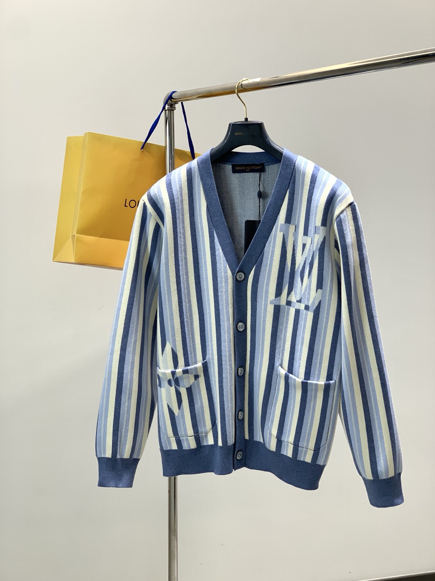 🌾，，LouisVuitton 路易威登，2025秋冬最新款，专柜同步有售，原单狠货，时尚休闲针织开衫毛