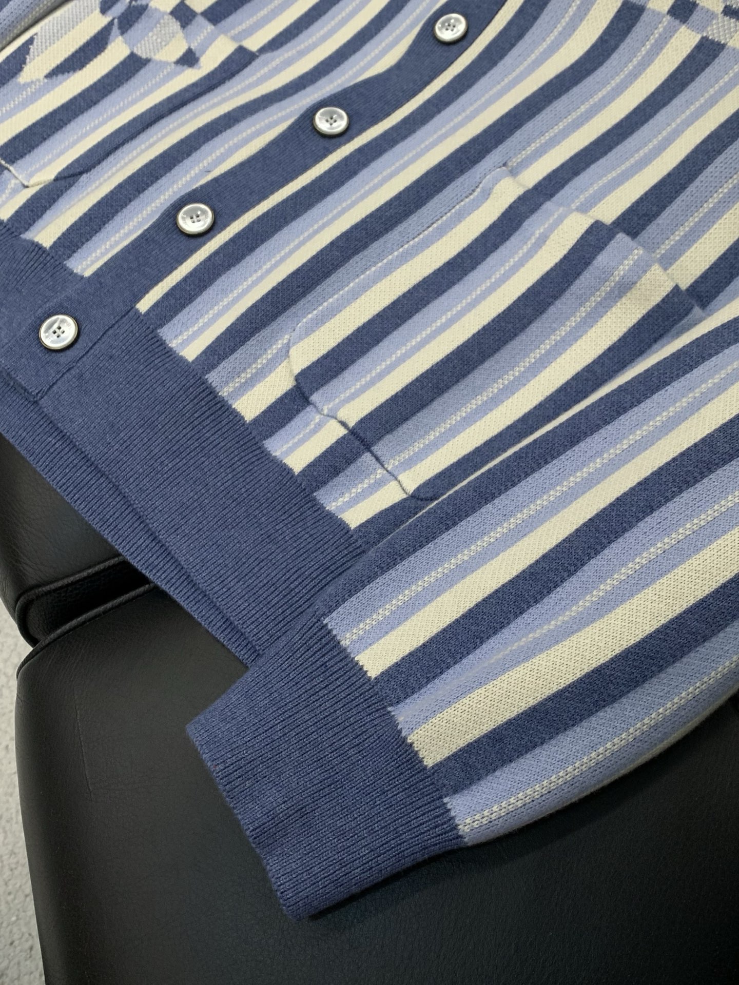 🌾，，LouisVuitton 路易威登，2025秋冬最新款，专柜同步有售，原单狠货，时尚休闲针织开衫毛