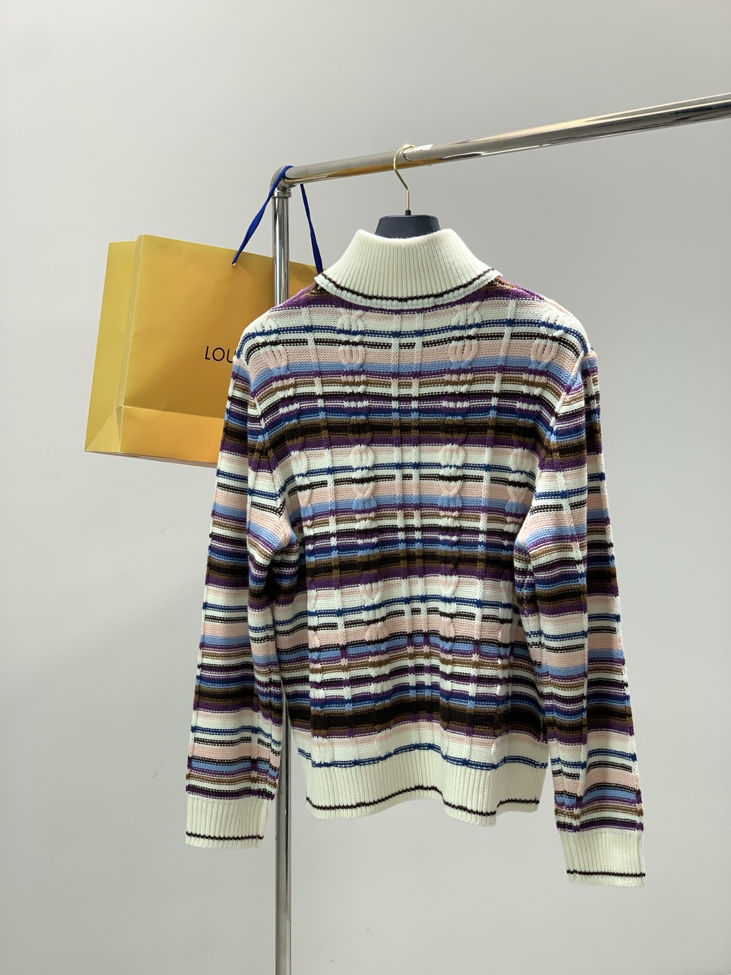 🌾，，LouisVuitton 路易威登，2025冬季最新款，专柜同步有售，原单狠货，时尚休闲针织开衫羊