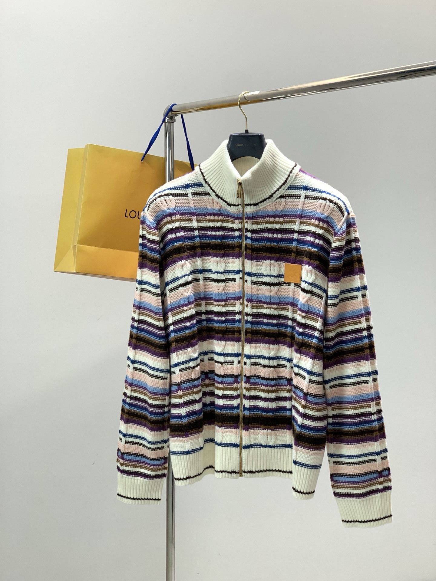 🌾，，LouisVuitton 路易威登，2025冬季最新款，专柜同步有售，原单狠货，时尚休闲针织开衫羊