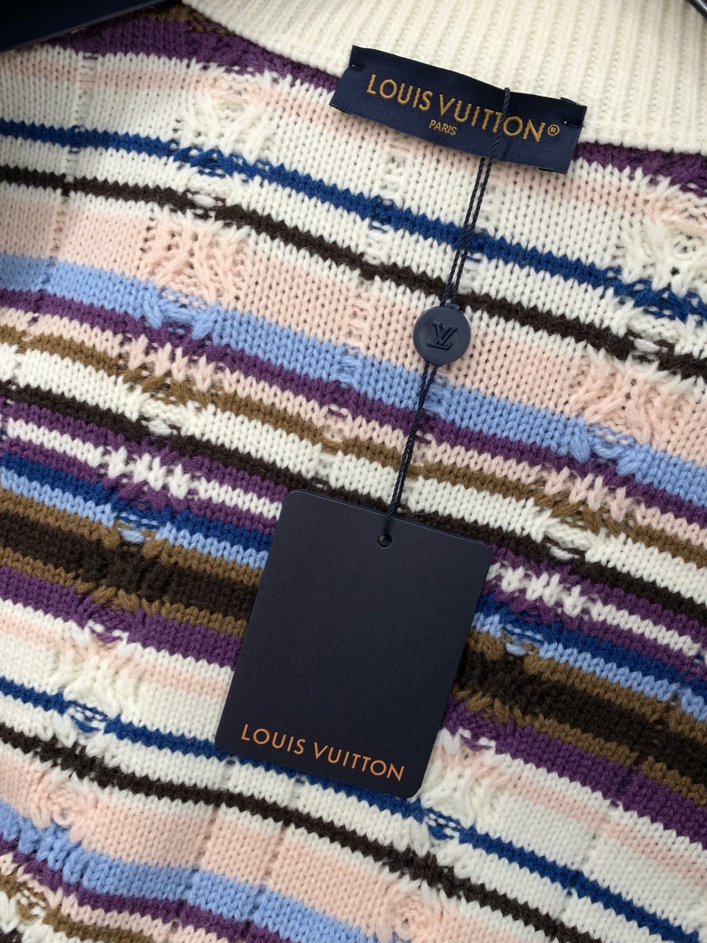 🌾，，LouisVuitton 路易威登，2025冬季最新款，专柜同步有售，原单狠货，时尚休闲针织开衫羊