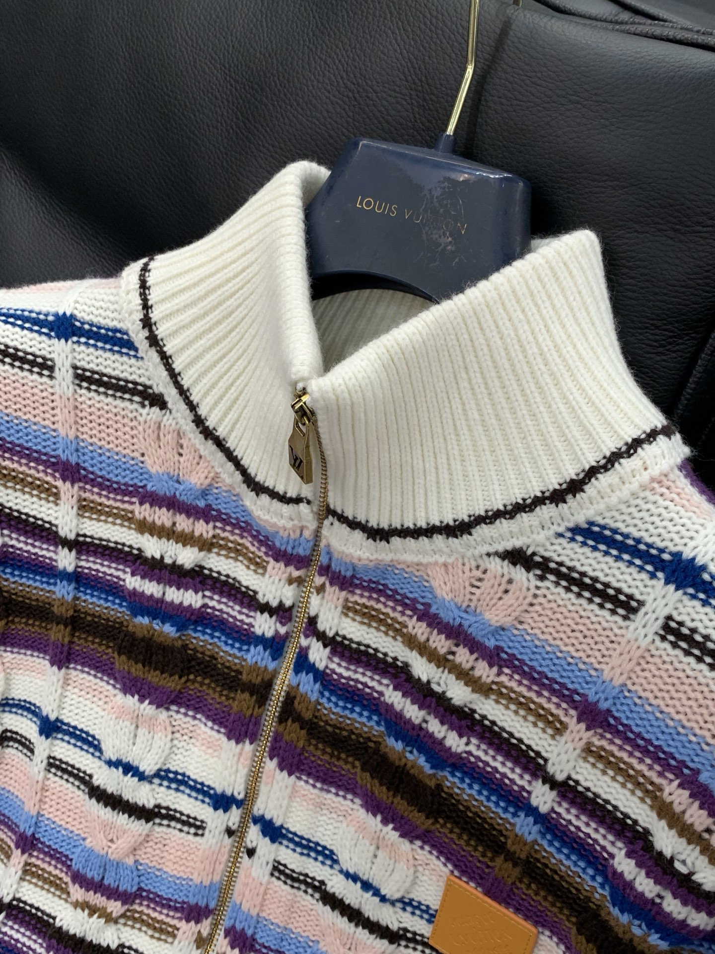 🌾，，LouisVuitton 路易威登，2025冬季最新款，专柜同步有售，原单狠货，时尚休闲针织开衫羊