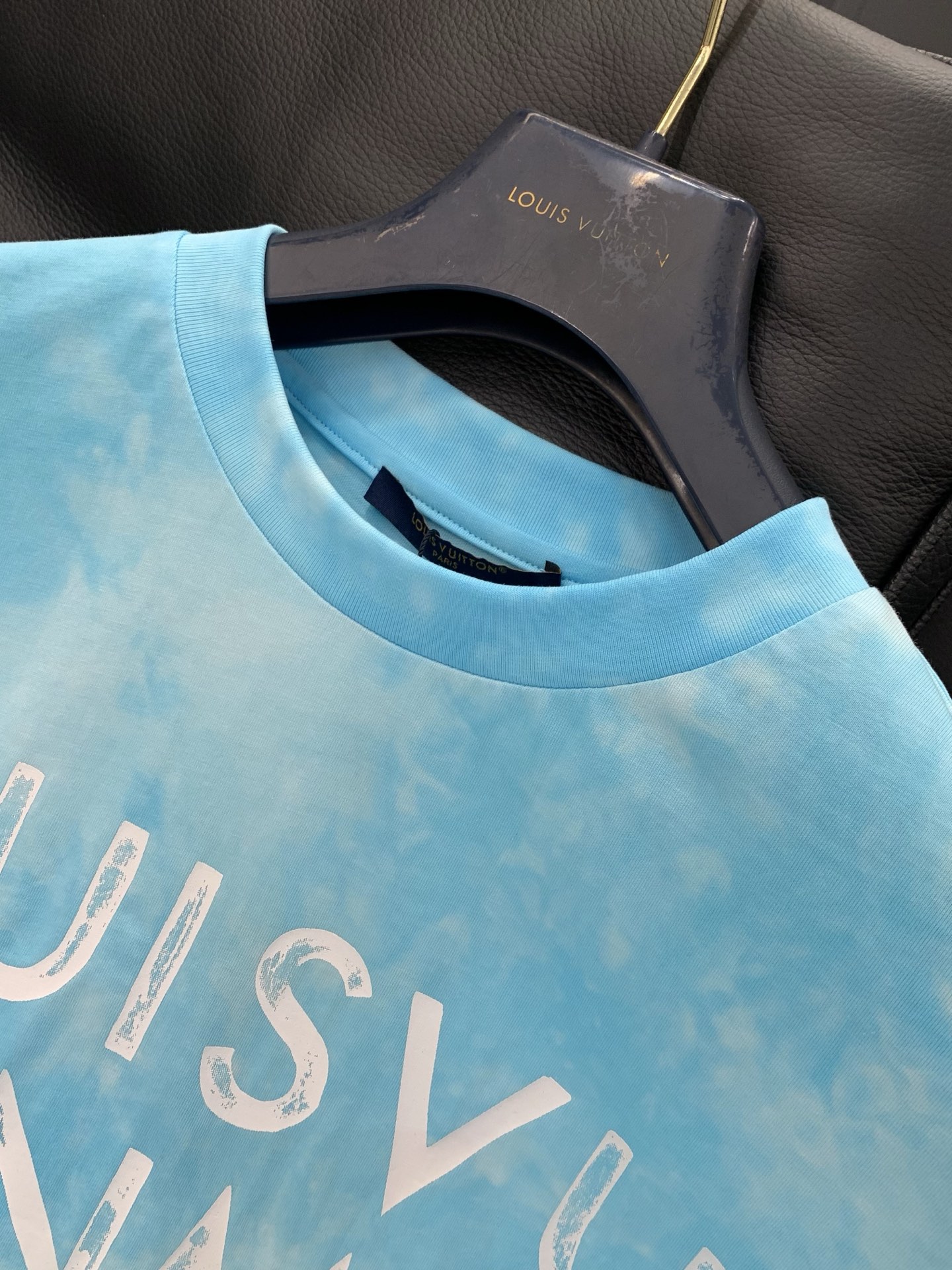 🌾，，LouisVuitton 路易威登，2025夏季最新款，专柜同步有售，原单狠货，时尚休闲圆领短袖T