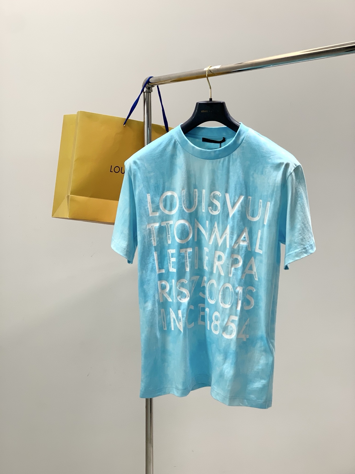 🌾，，LouisVuitton 路易威登，2025夏季最新款，专柜同步有售，原单狠货，时尚休闲圆领短袖T