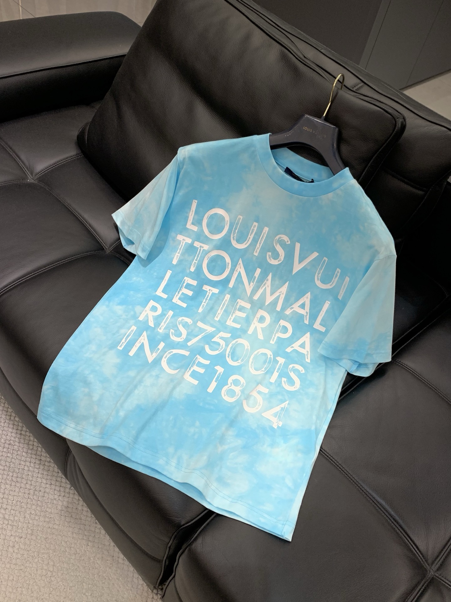 🌾，，LouisVuitton 路易威登，2025夏季最新款，专柜同步有售，原单狠货，时尚休闲圆领短袖T