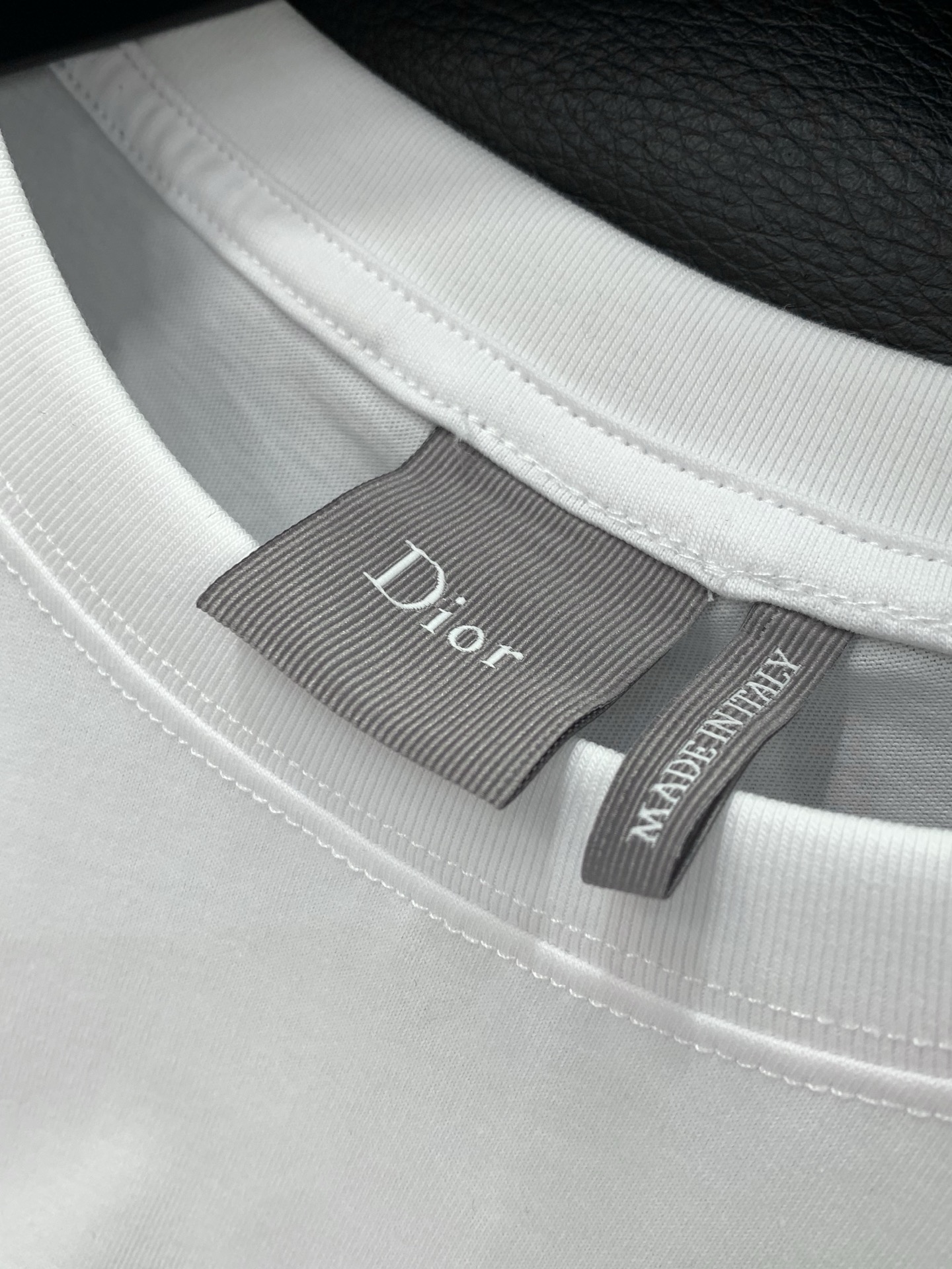 🌾，，Dior 迪奥， 2025夏季新品，专柜同步有售，简约时尚休闲圆领短袖T恤，原版进口面料，舒适透气