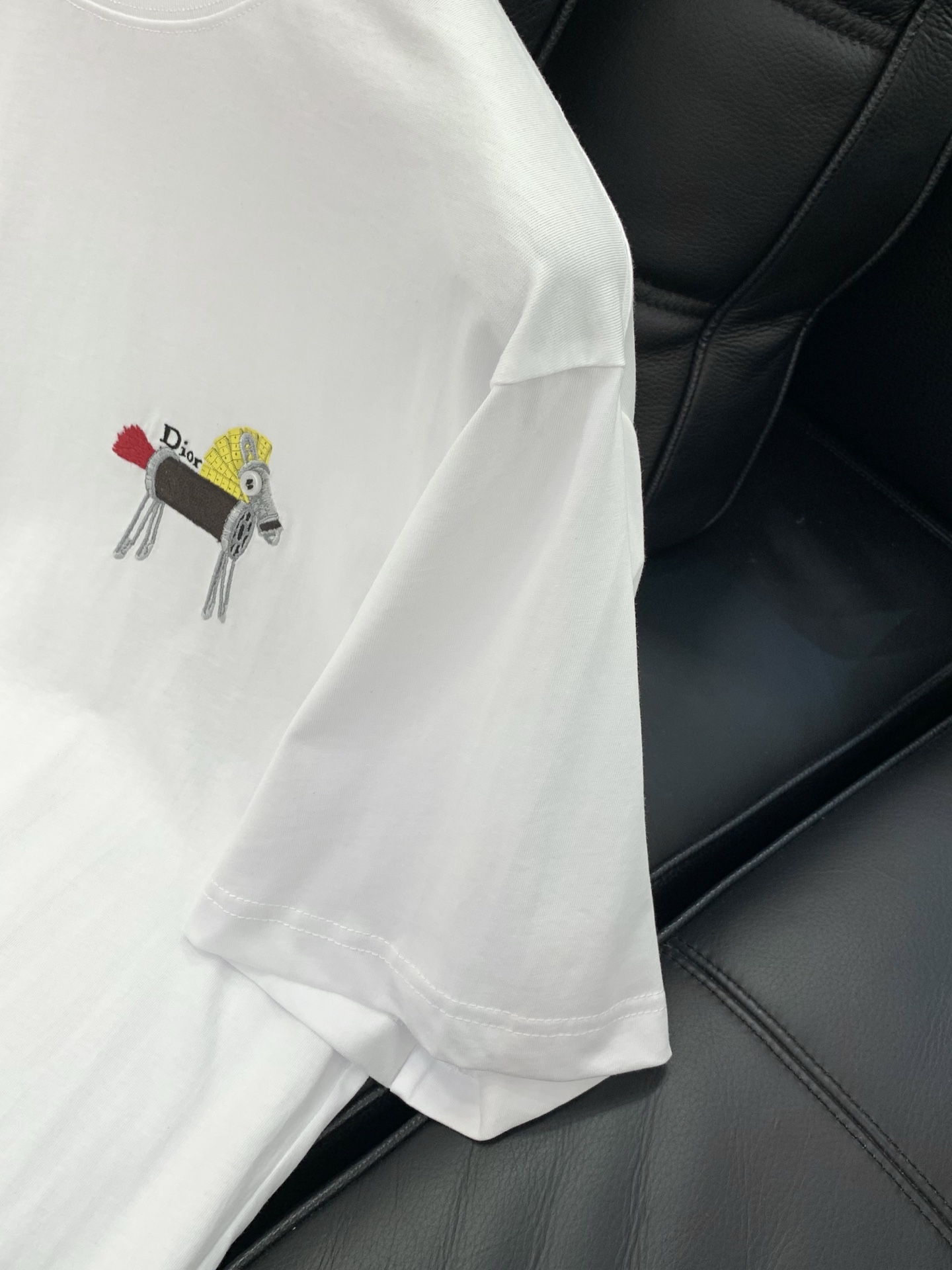 🌾，，Dior 迪奥， 2025夏季新品，专柜同步有售，简约时尚休闲圆领短袖T恤，原版进口面料，舒适透气