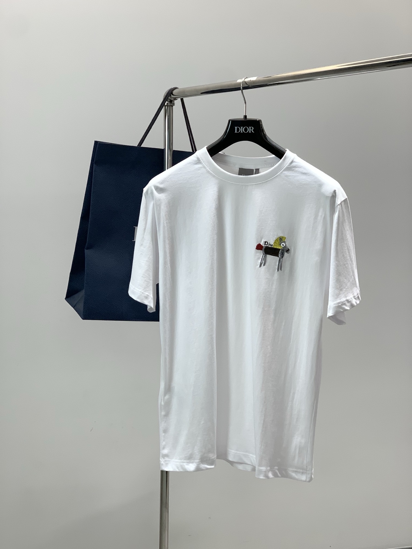 🌾，，Dior 迪奥， 2025夏季新品，专柜同步有售，简约时尚休闲圆领短袖T恤，原版进口面料，舒适透气