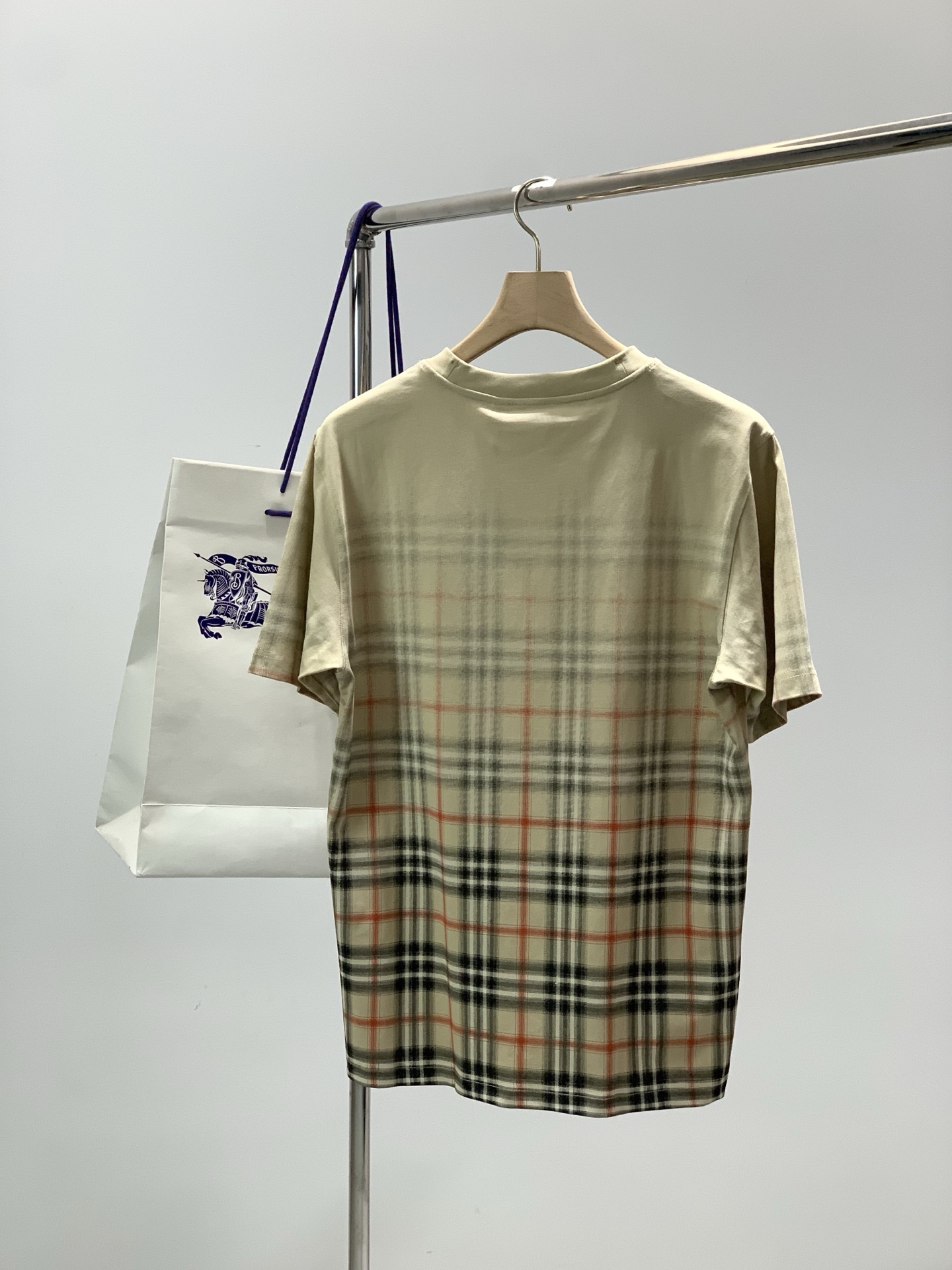 🌾，，Burberry 巴宝莉，2025夏季最新品，专柜同步有售，原单狠货，时尚休闲翻领短袖T恤，进口原