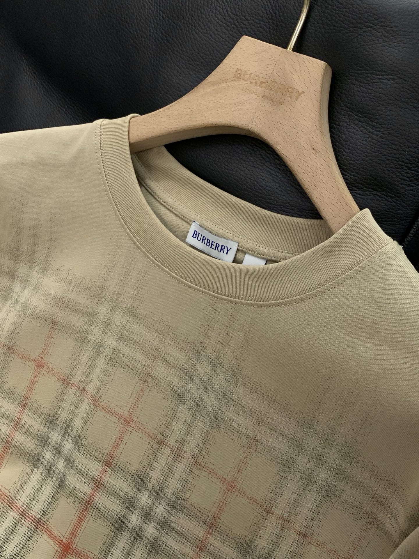 🌾，，Burberry 巴宝莉，2025夏季最新品，专柜同步有售，原单狠货，时尚休闲翻领短袖T恤，进口原