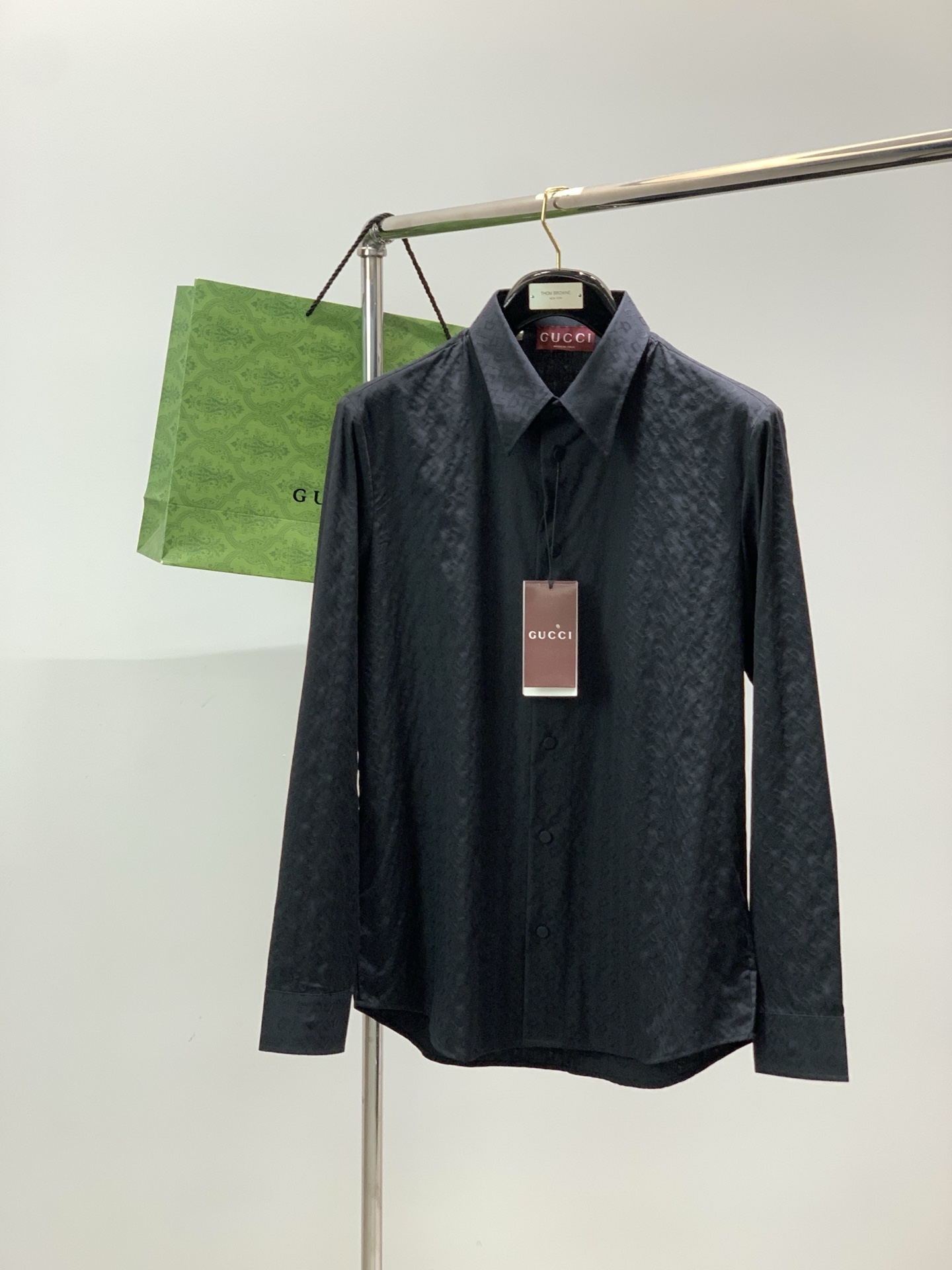 🌾，，Gucci 古驰，2025秋季最新款，专柜同步有售，原单狠货，时尚休闲长袖衬衫，上身很有特点！吸睛