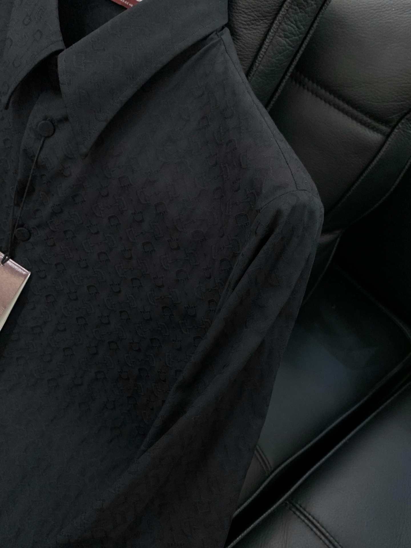 🌾，，Gucci 古驰，2025秋季最新款，专柜同步有售，原单狠货，时尚休闲长袖衬衫，上身很有特点！吸睛