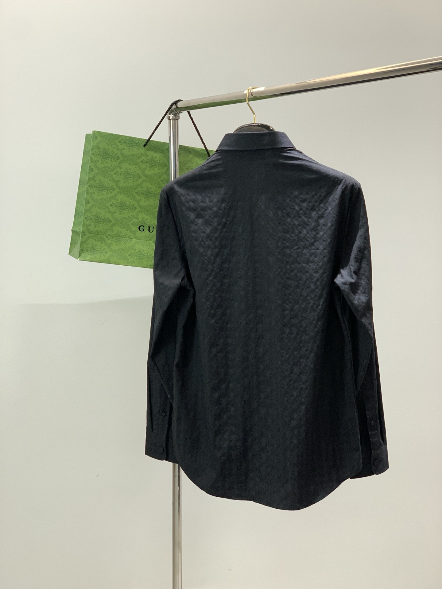 🌾，，Gucci 古驰，2025秋季最新款，专柜同步有售，原单狠货，时尚休闲长袖衬衫，上身很有特点！吸睛