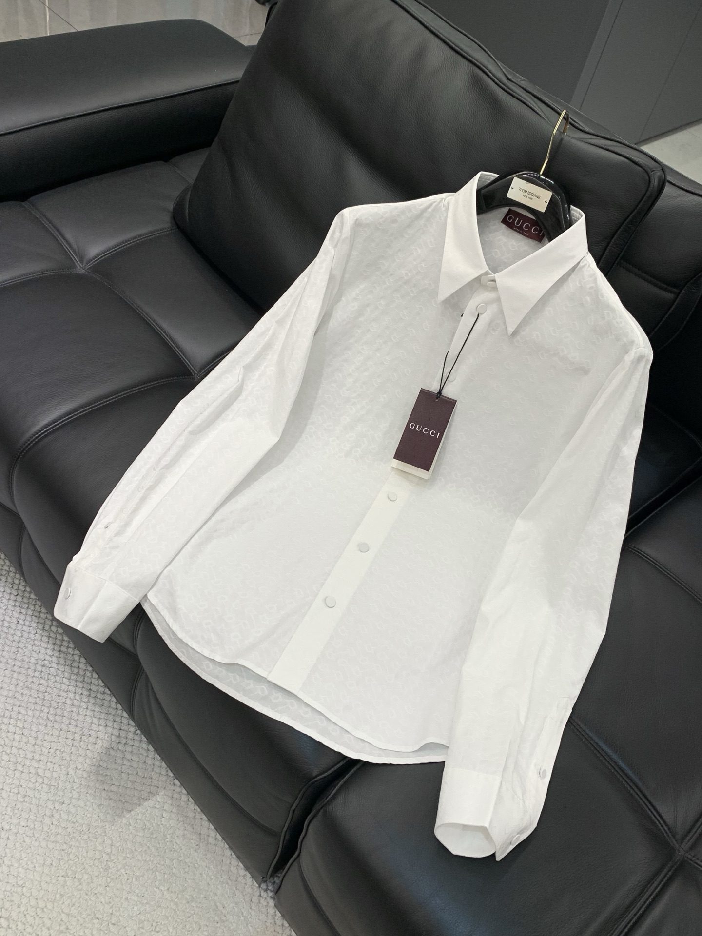 🌾，，Gucci 古驰，2025秋季最新款，专柜同步有售，原单狠货，时尚休闲长袖衬衫，上身很有特点！吸睛