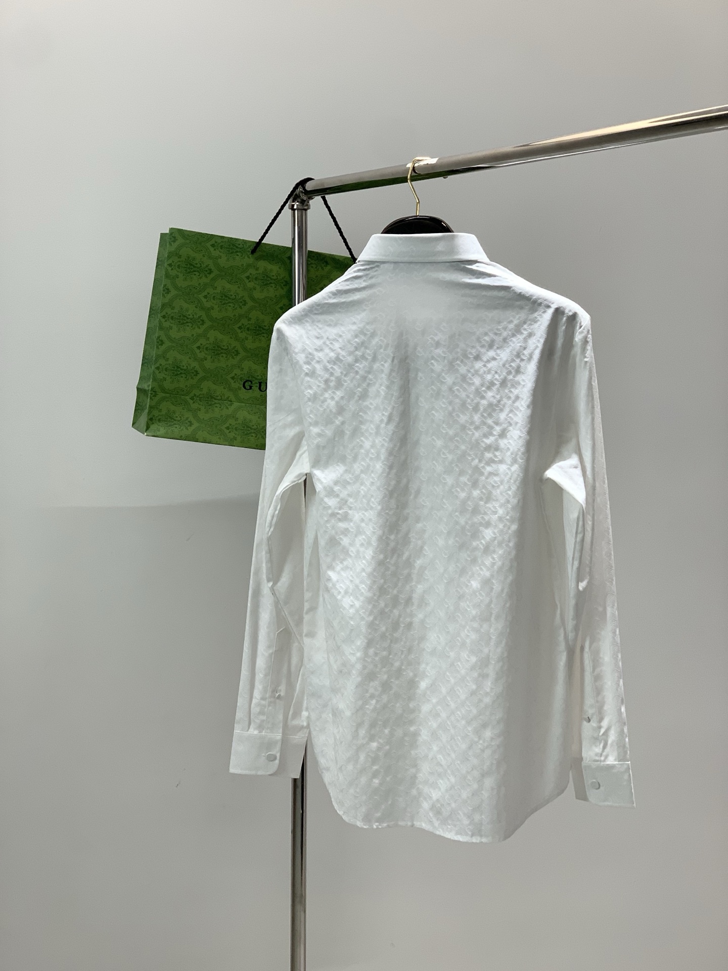 🌾，，Gucci 古驰，2025秋季最新款，专柜同步有售，原单狠货，时尚休闲长袖衬衫，上身很有特点！吸睛