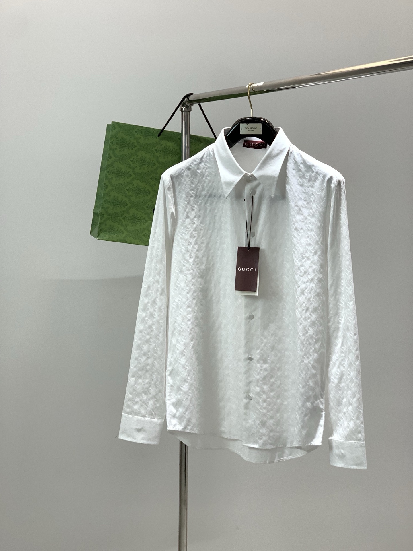 🌾，，Gucci 古驰，2025秋季最新款，专柜同步有售，原单狠货，时尚休闲长袖衬衫，上身很有特点！吸睛