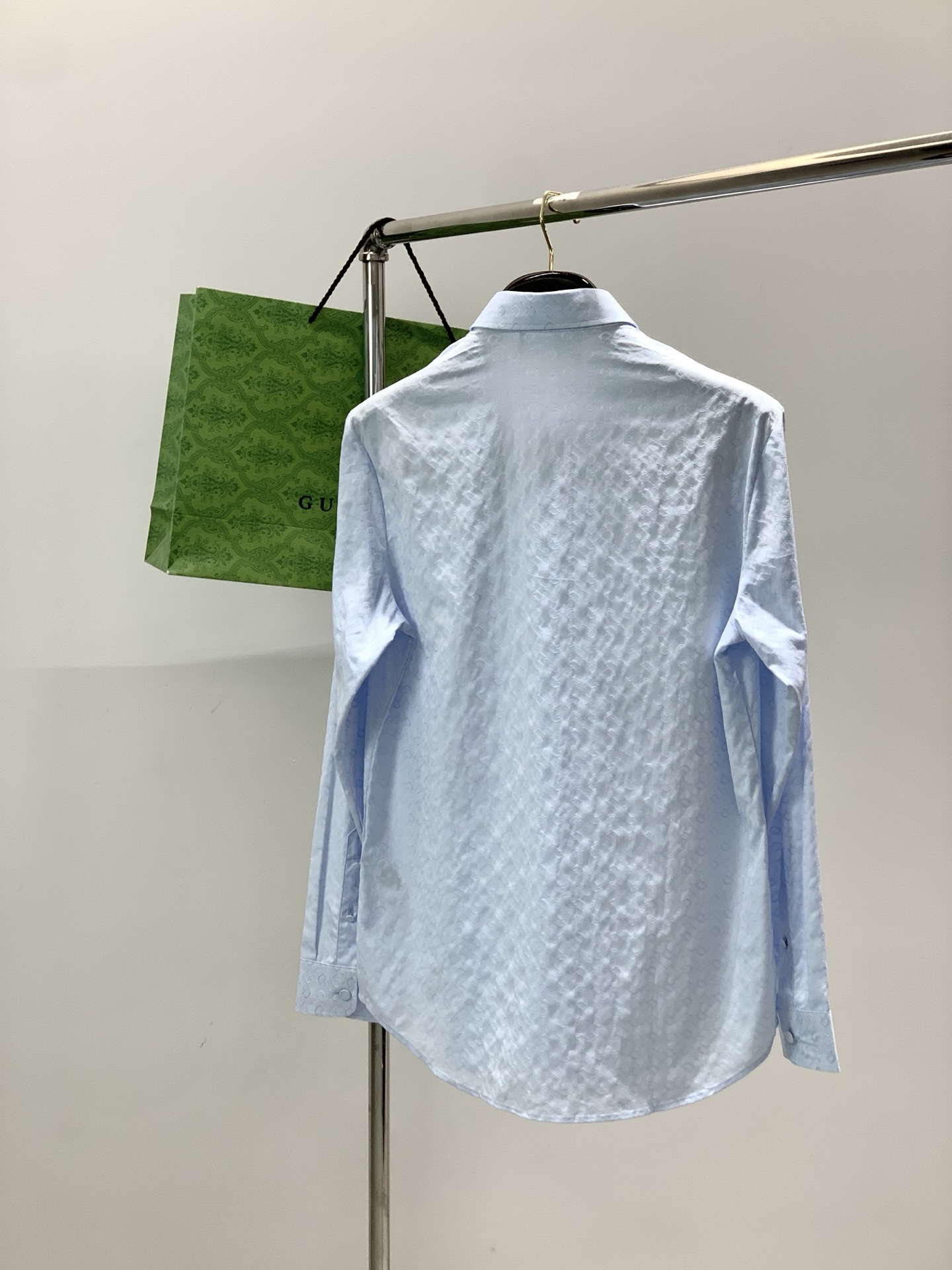 🌾，，Gucci 古驰，2025秋季最新款，专柜同步有售，原单狠货，时尚休闲长袖衬衫，上身很有特点！吸睛