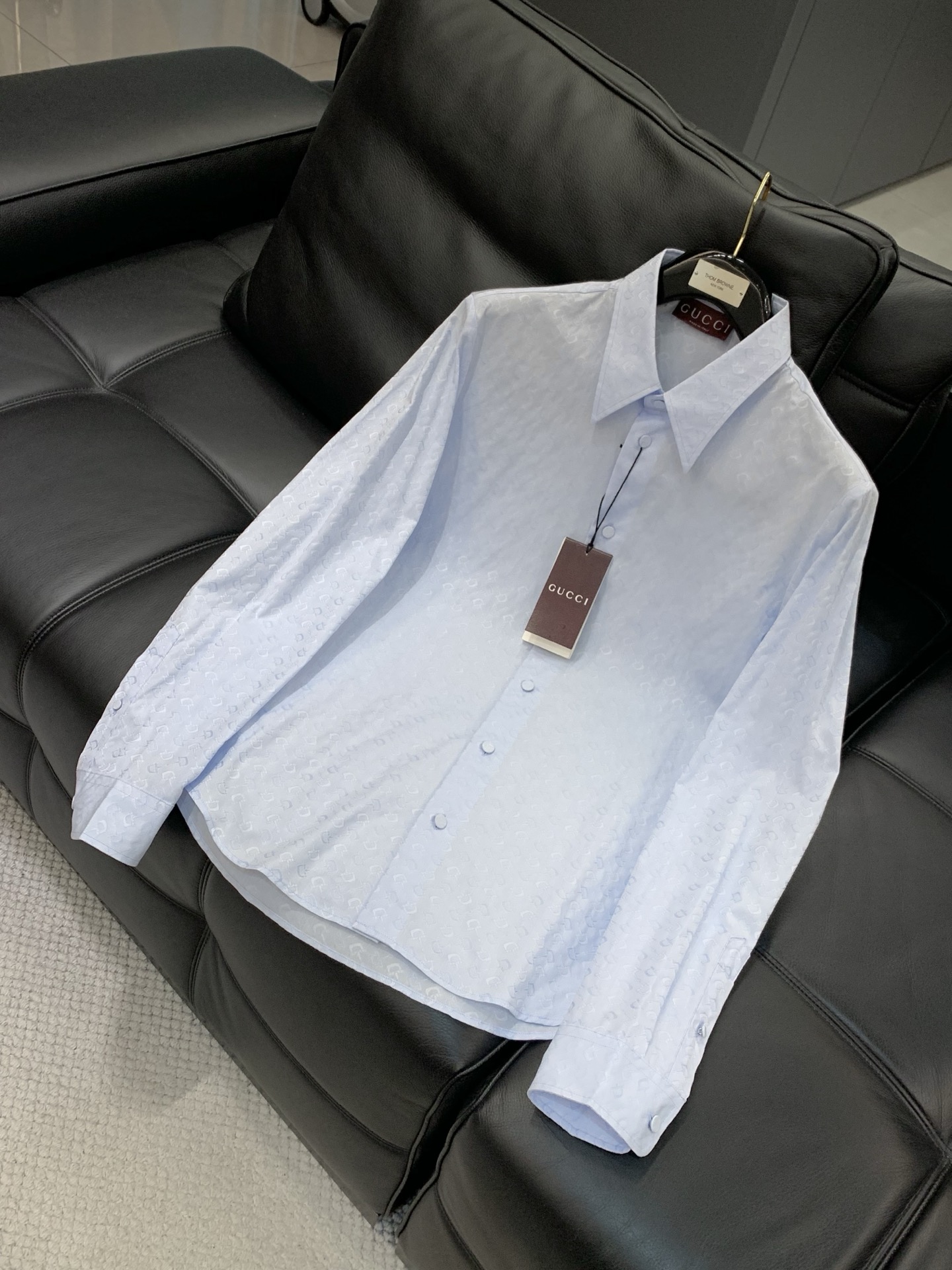 🌾，，Gucci 古驰，2025秋季最新款，专柜同步有售，原单狠货，时尚休闲长袖衬衫，上身很有特点！吸睛