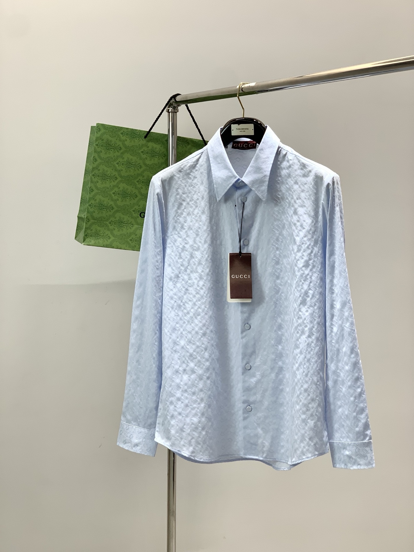 🌾，，Gucci 古驰，2025秋季最新款，专柜同步有售，原单狠货，时尚休闲长袖衬衫，上身很有特点！吸睛