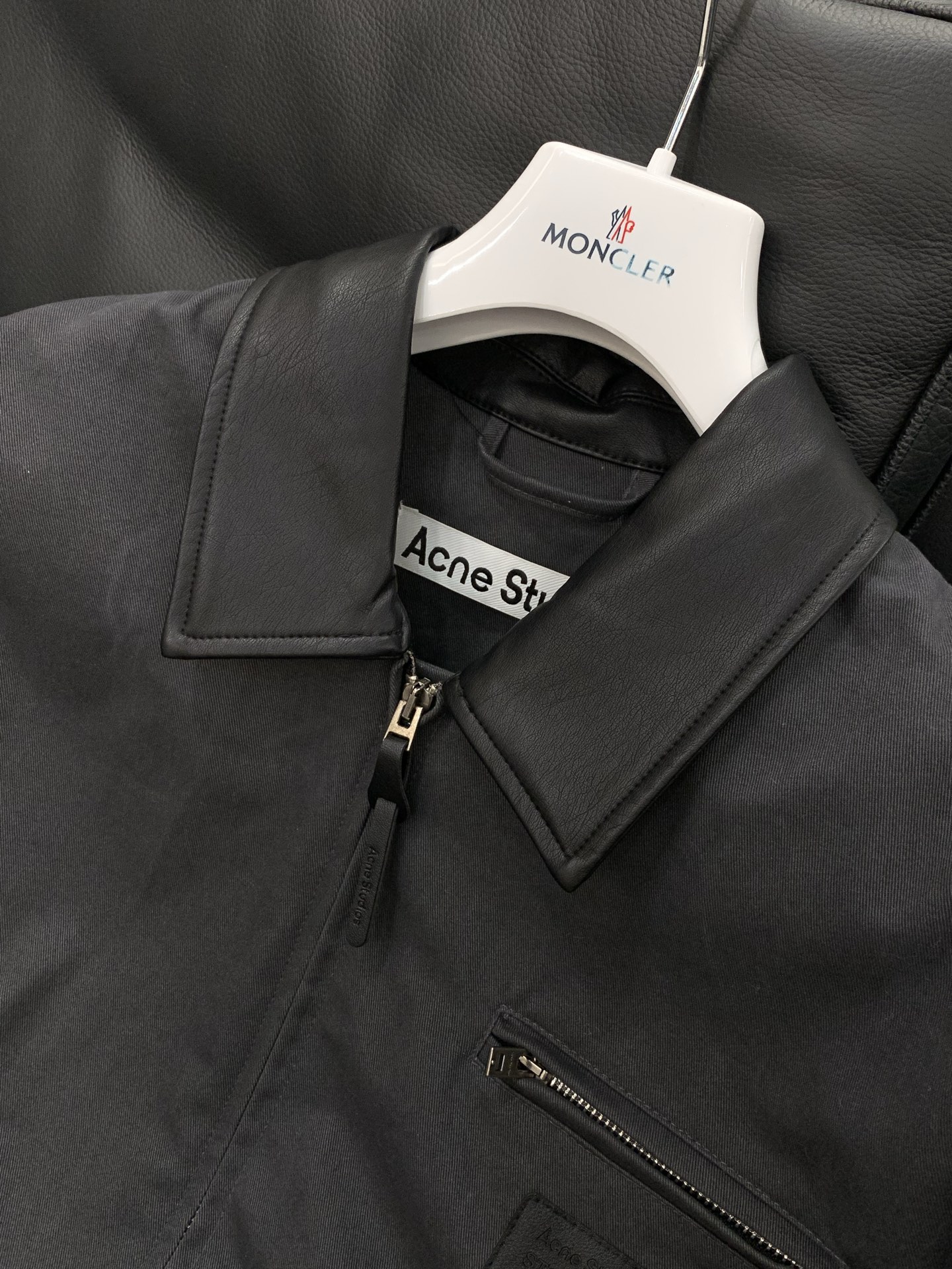 🌾，，Acne Studios 巴恩风皮领徽标落肩长袖飞行员夹克棉服外套 男女同款原版购入开发 定制面料