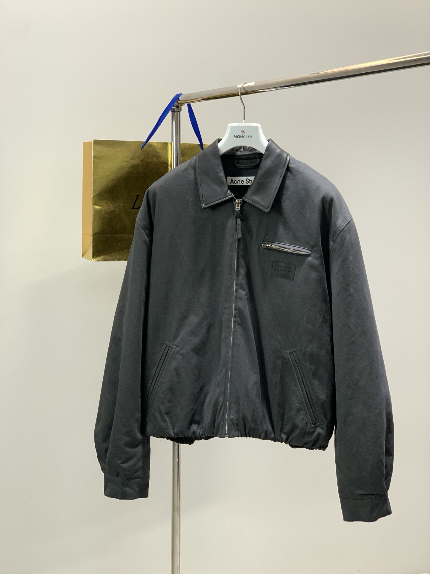 🌾，，Acne Studios 巴恩风皮领徽标落肩长袖飞行员夹克棉服外套 男女同款原版购入开发 定制面料