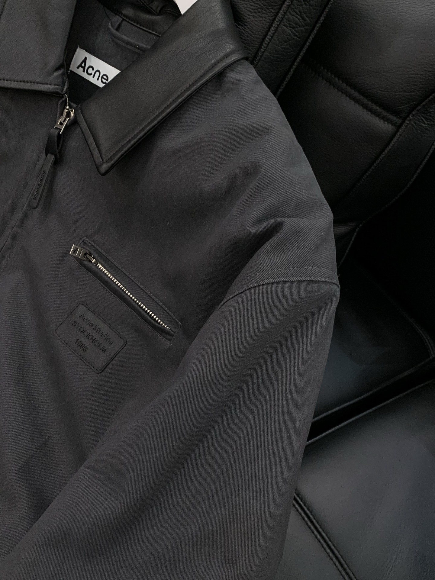 🌾，，Acne Studios 巴恩风皮领徽标落肩长袖飞行员夹克棉服外套 男女同款原版购入开发 定制面料