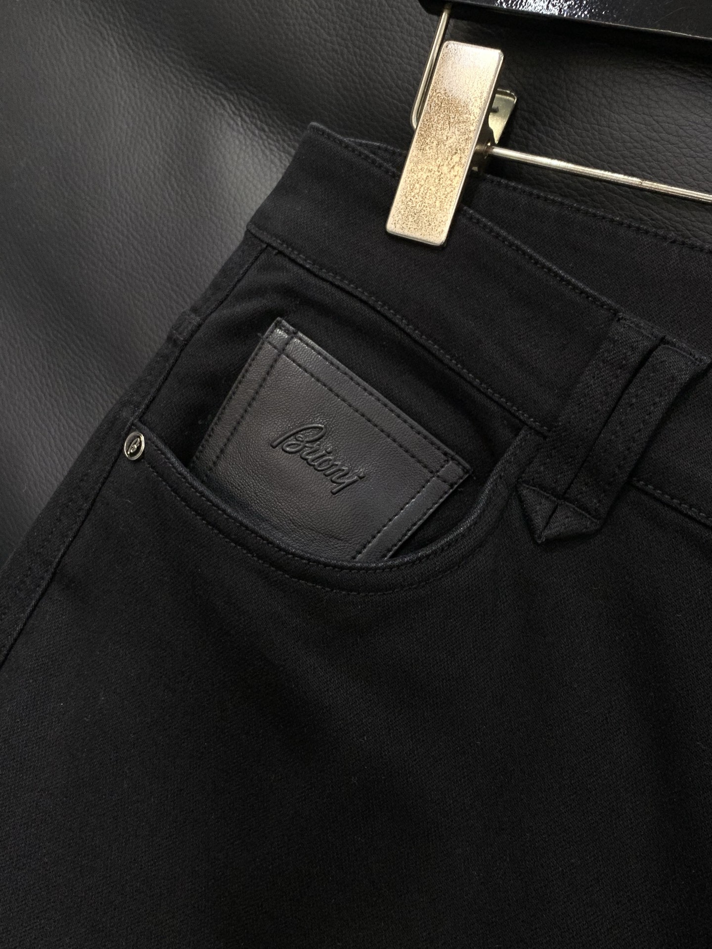 🌾，，布里奥尼 最新黑色羊毛混纺牛仔裤 。 男款高级黑 EcoCosy木源纤维复合针织四面牛仔裤。商务系