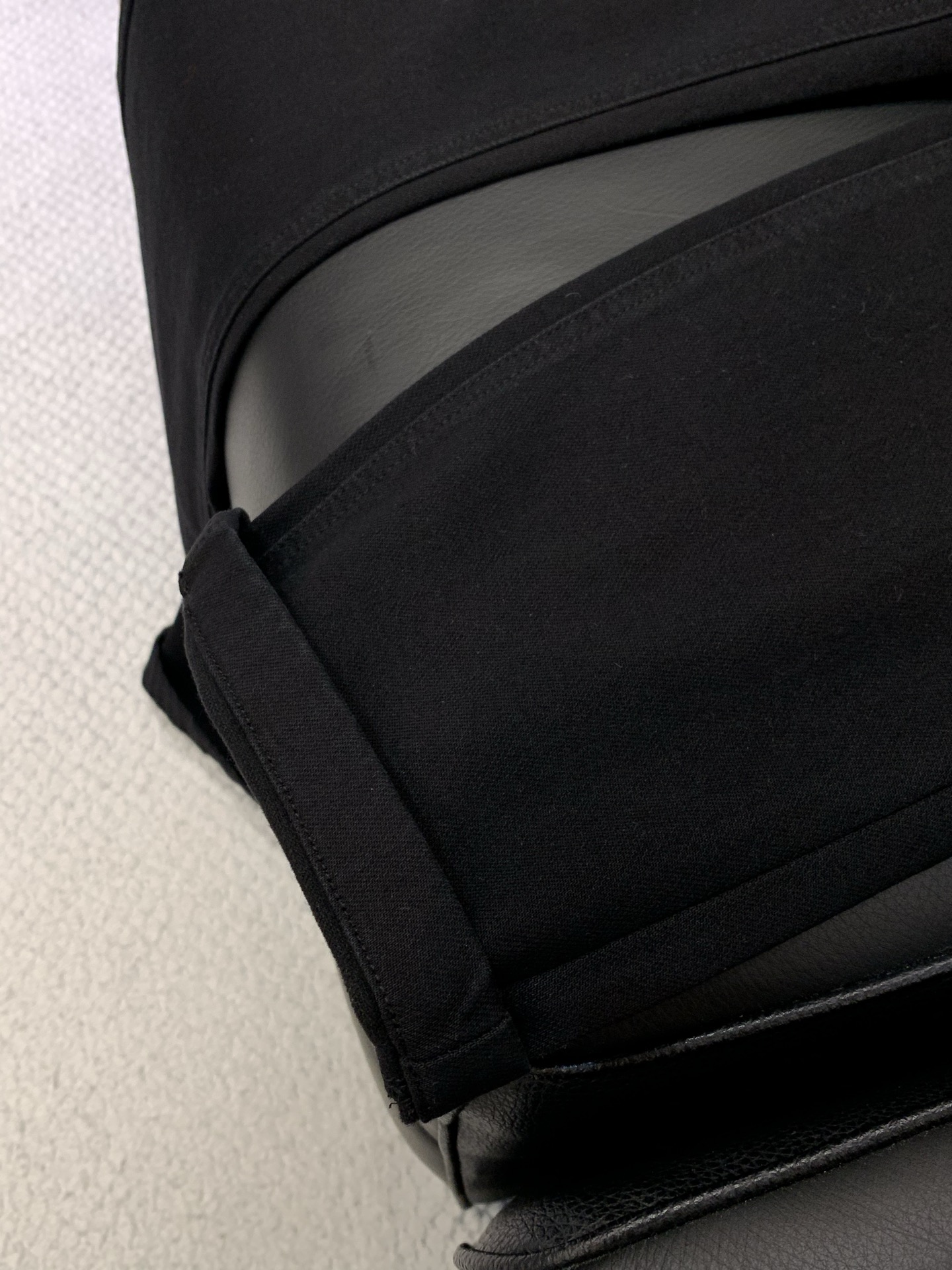 🌾，，布里奥尼 最新黑色羊毛混纺牛仔裤 。 男款高级黑 EcoCosy木源纤维复合针织四面牛仔裤。商务系