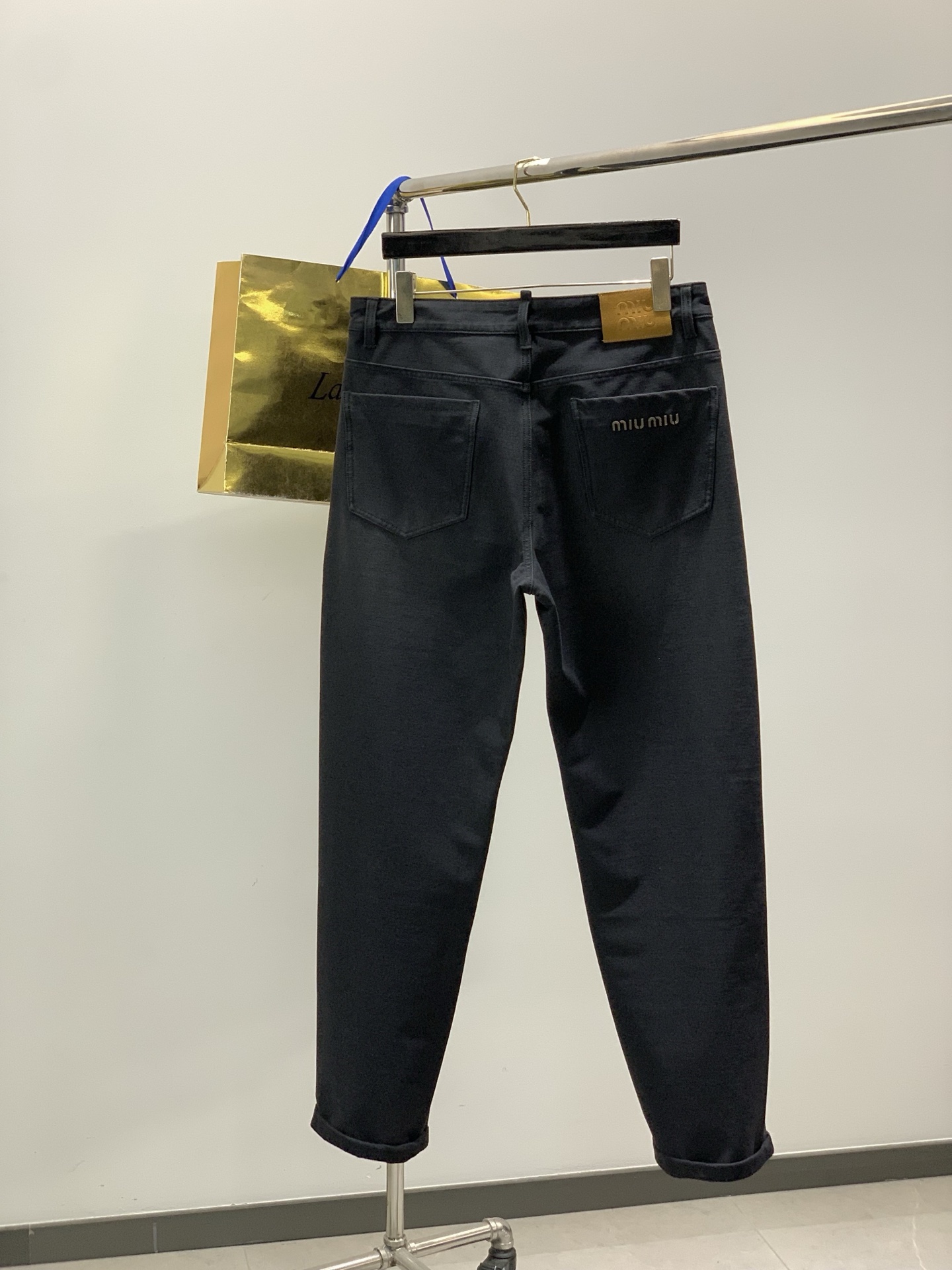 🌾，，Miumiu最新黑色牛仔裤 。 男款高级黑 EcoCosy木源纤维复合针织四面超柔软微弹牛仔裤。商