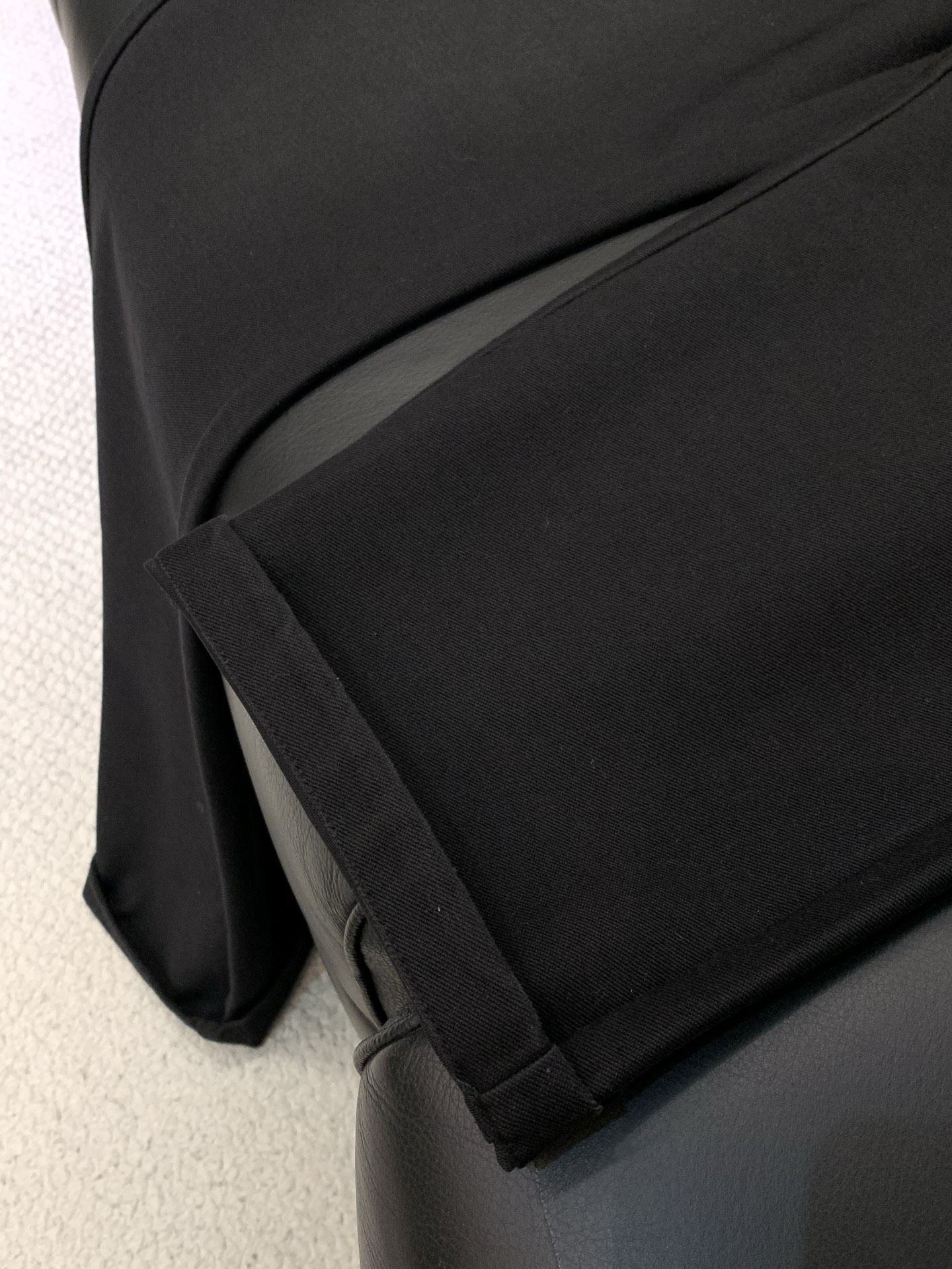 🌾，，Miumiu最新黑色牛仔裤 。 男款高级黑 EcoCosy木源纤维复合针织四面超柔软微弹牛仔裤。商