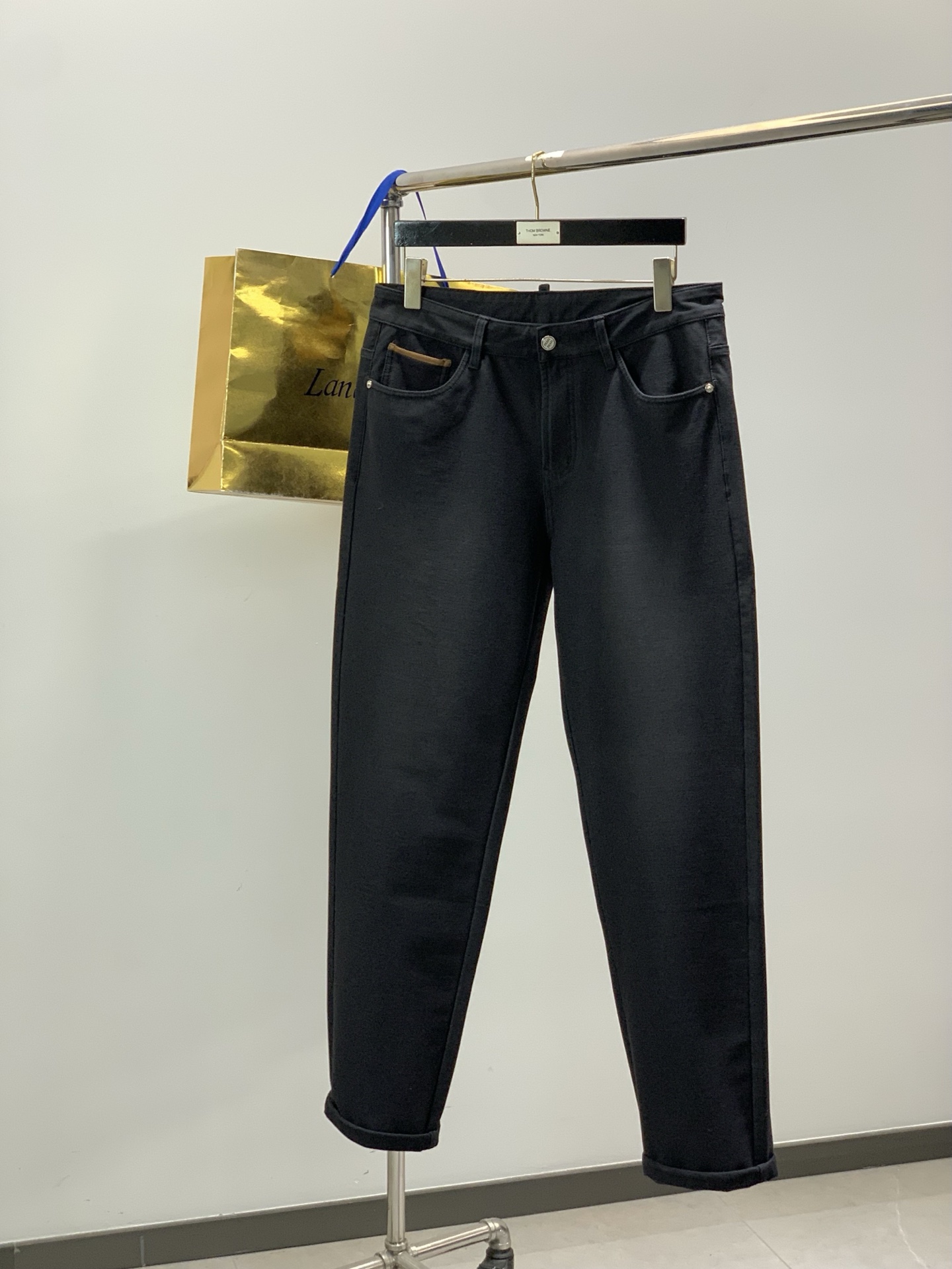 🌾，，Miumiu最新黑色牛仔裤 。 男款高级黑 EcoCosy木源纤维复合针织四面超柔软微弹牛仔裤。商