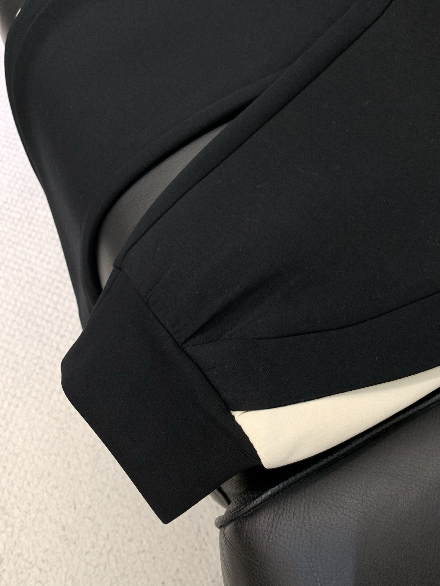 🌾，，蒙口 深蓝色束脚 休闲裤材质 面料:棉32%锦纶63%氨纶5%里料:涤纶100%机洗，手洗最高水温