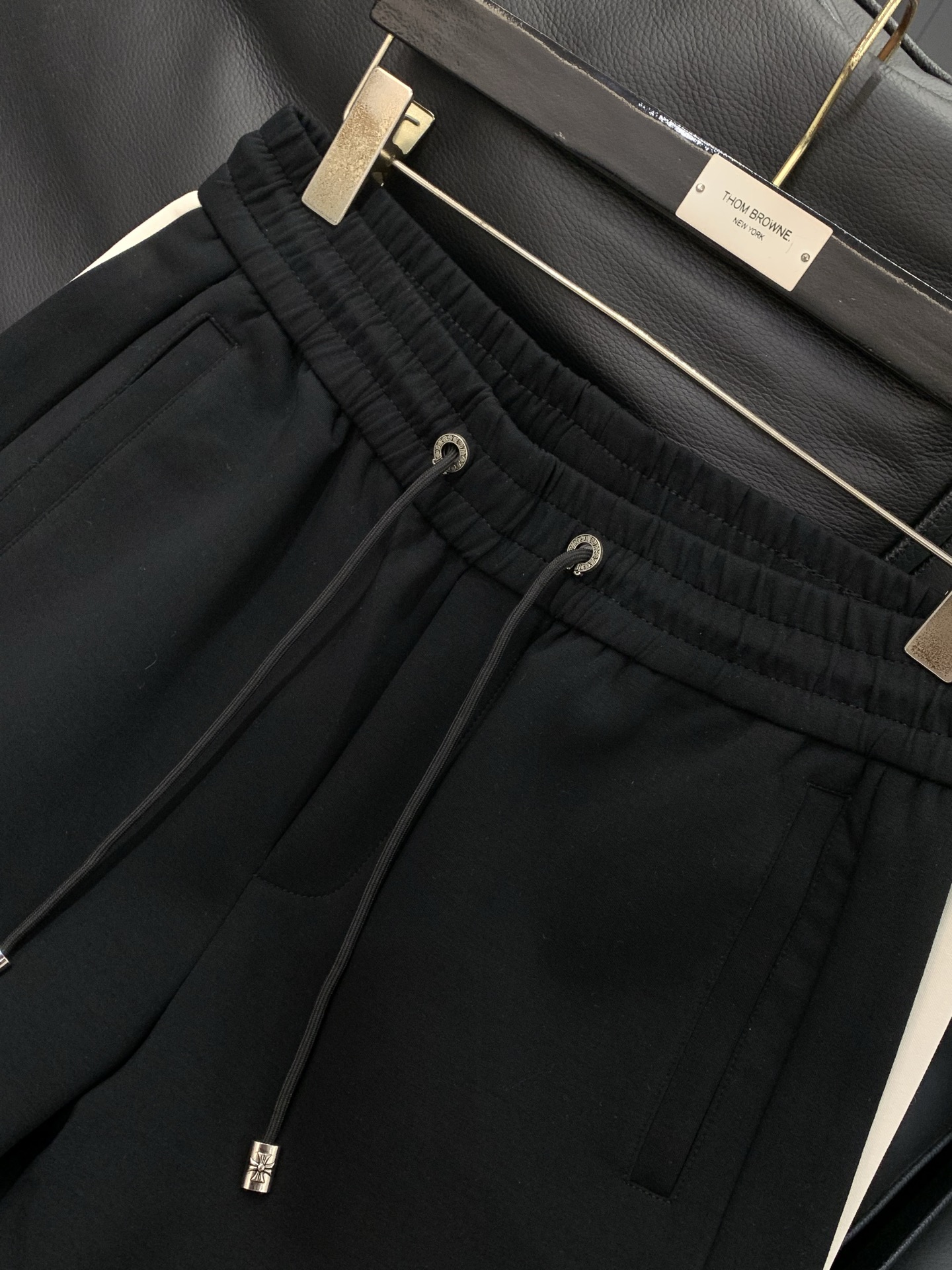 🌾，，蒙口 深蓝色束脚 休闲裤材质 面料:棉32%锦纶63%氨纶5%里料:涤纶100%机洗，手洗最高水温