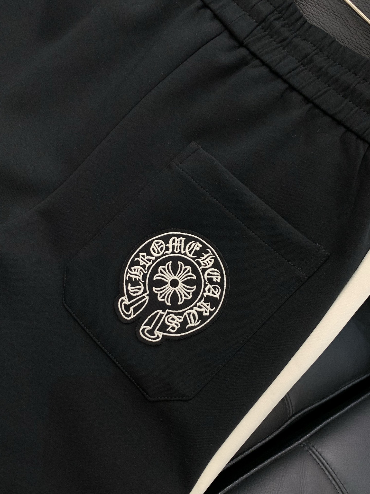 🌾，，蒙口 深蓝色束脚 休闲裤材质 面料:棉32%锦纶63%氨纶5%里料:涤纶100%机洗，手洗最高水温