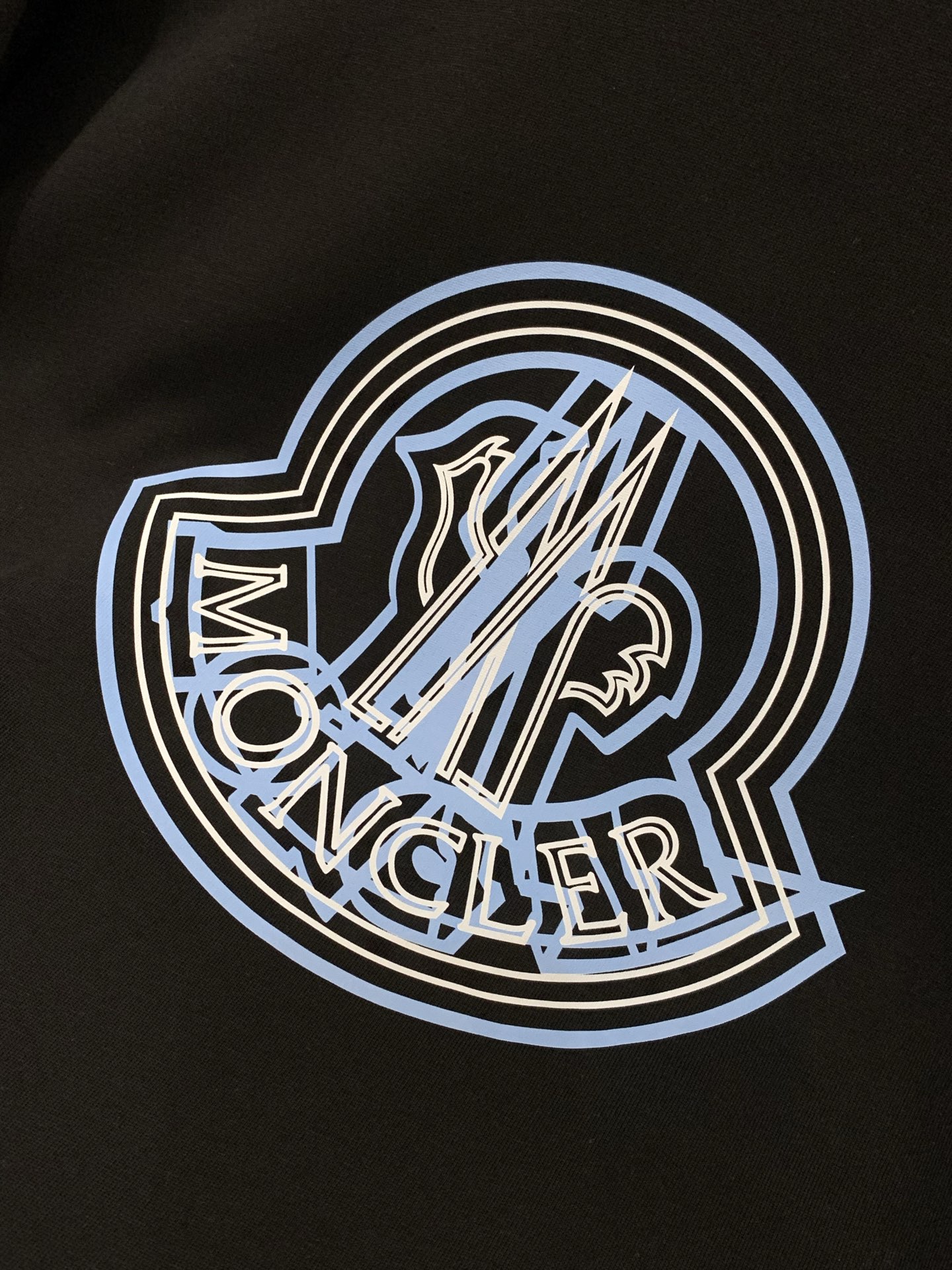 🌾，，Moncler 蒙口，2025夏季最新品，专柜同步有售，原单狠货，时尚休闲圆领短袖T恤，上身舒适！