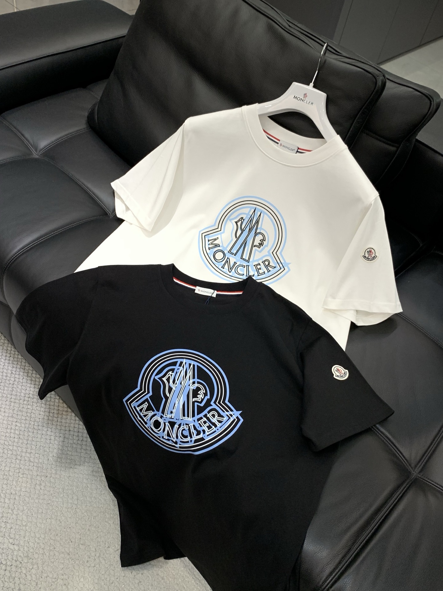 🌾，，Moncler 蒙口，2025夏季最新品，专柜同步有售，原单狠货，时尚休闲圆领短袖T恤，上身舒适！