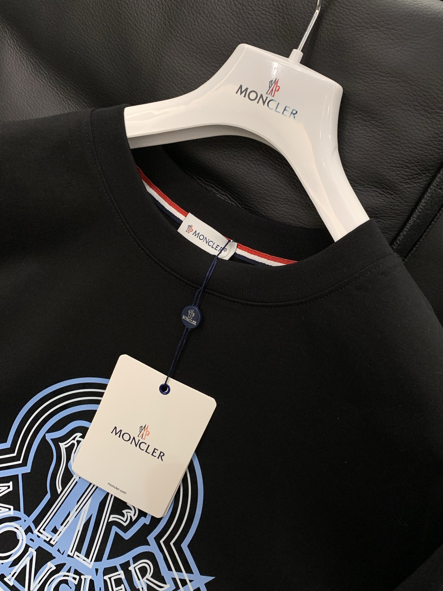 🌾，，Moncler 蒙口，2025夏季最新品，专柜同步有售，原单狠货，时尚休闲圆领短袖T恤，上身舒适！