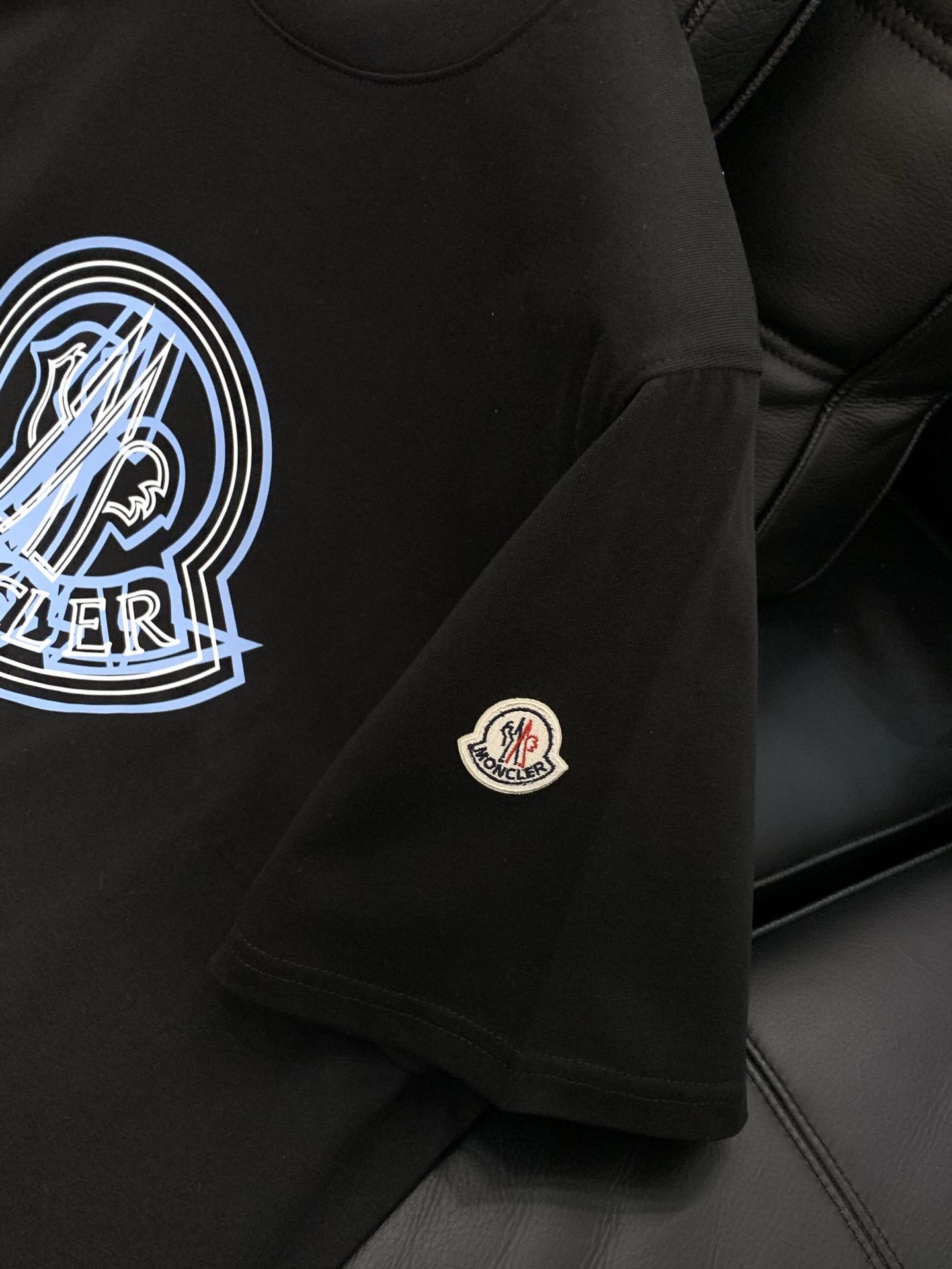 🌾，，Moncler 蒙口，2025夏季最新品，专柜同步有售，原单狠货，时尚休闲圆领短袖T恤，上身舒适！