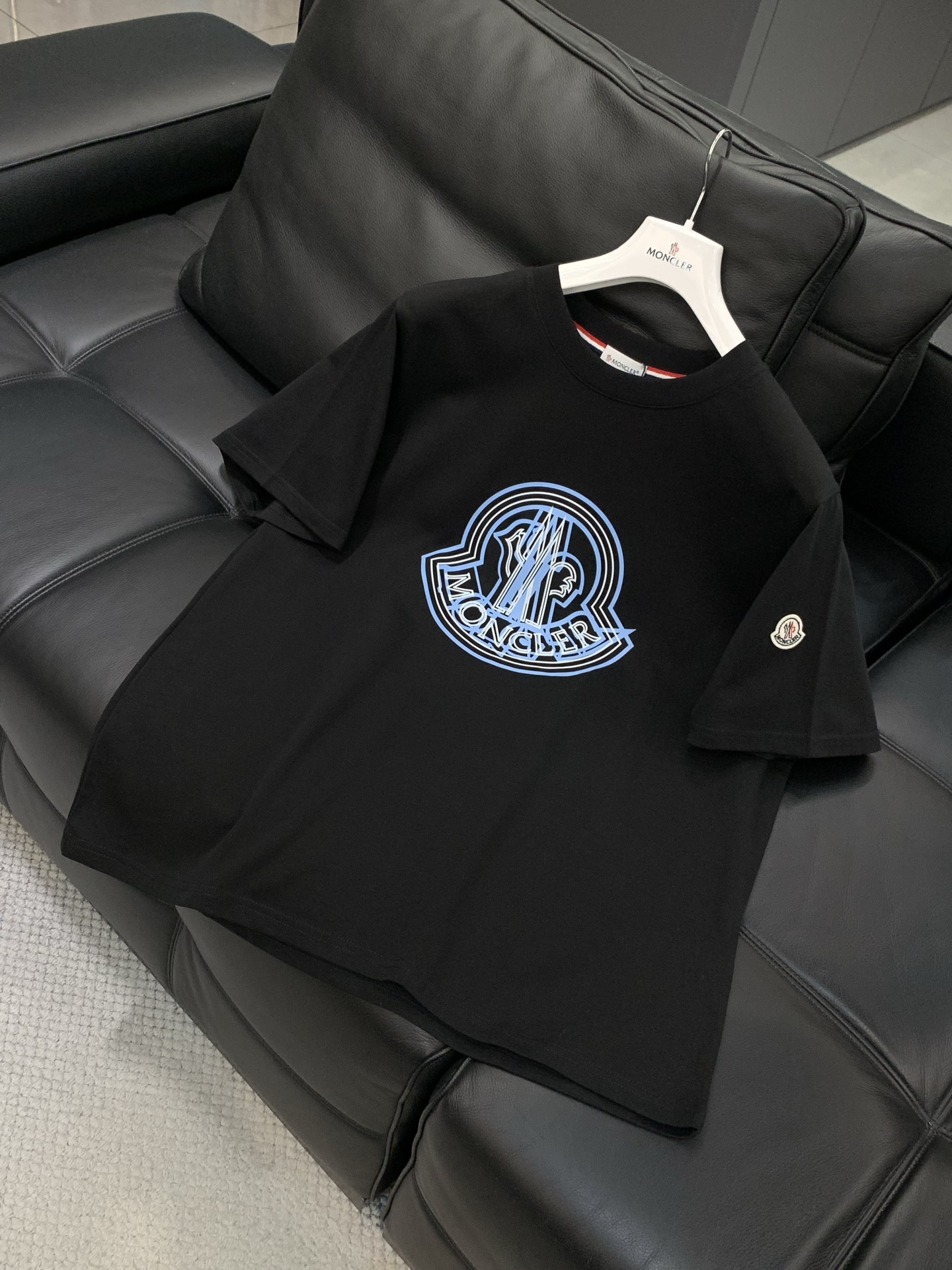 🌾，，Moncler 蒙口，2025夏季最新品，专柜同步有售，原单狠货，时尚休闲圆领短袖T恤，上身舒适！