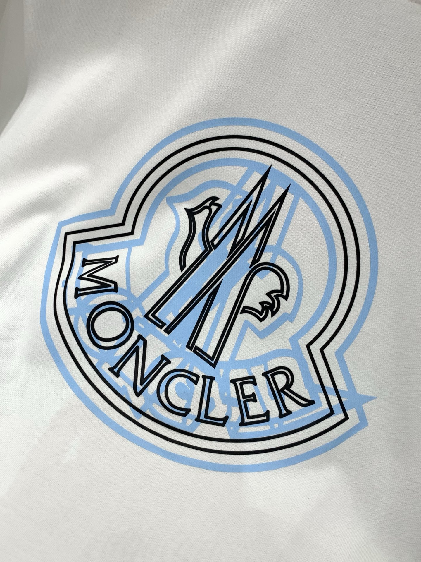 🌾，，Moncler 蒙口，2025夏季最新品，专柜同步有售，原单狠货，时尚休闲圆领短袖T恤，上身舒适！