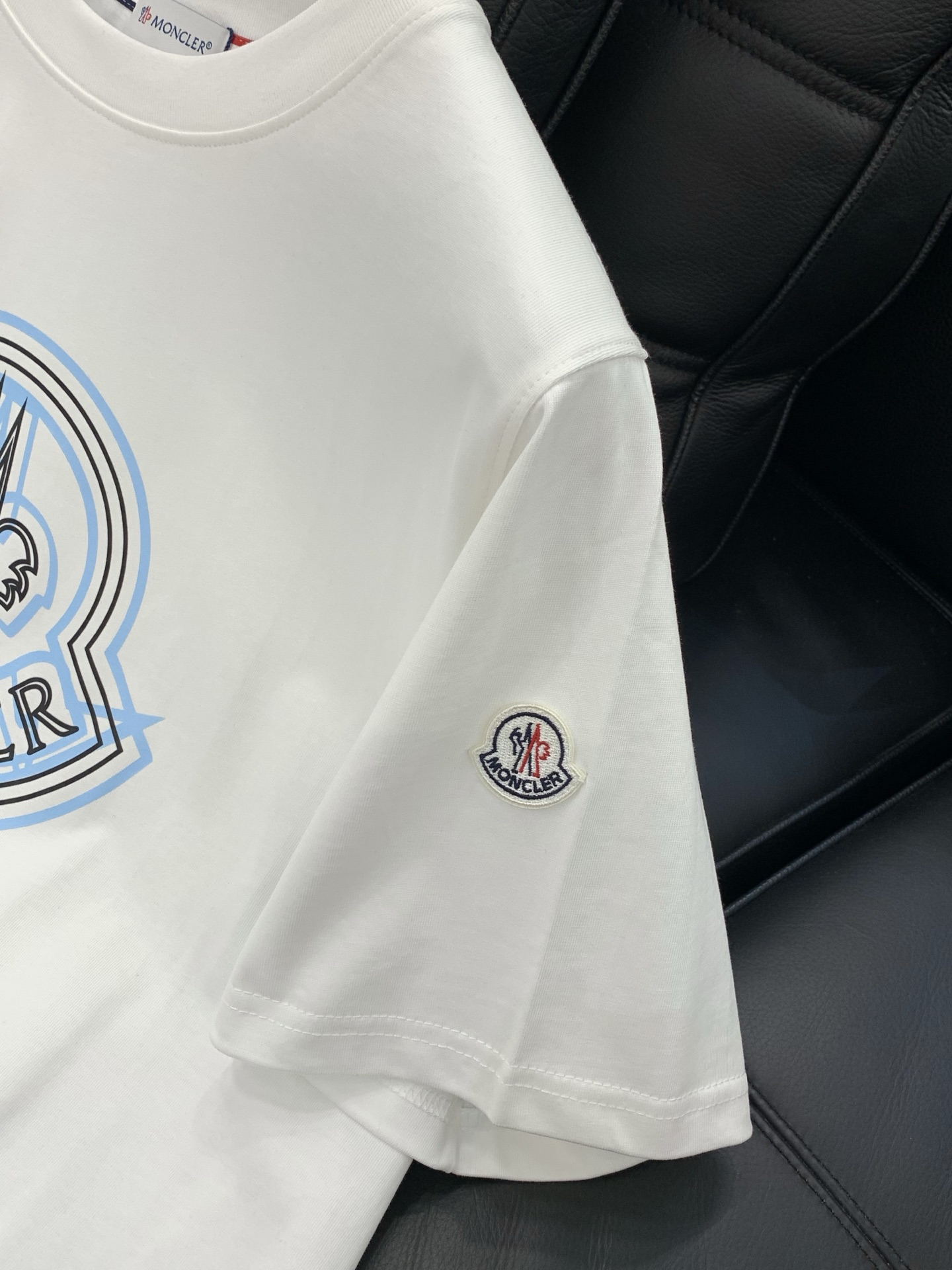 🌾，，Moncler 蒙口，2025夏季最新品，专柜同步有售，原单狠货，时尚休闲圆领短袖T恤，上身舒适！