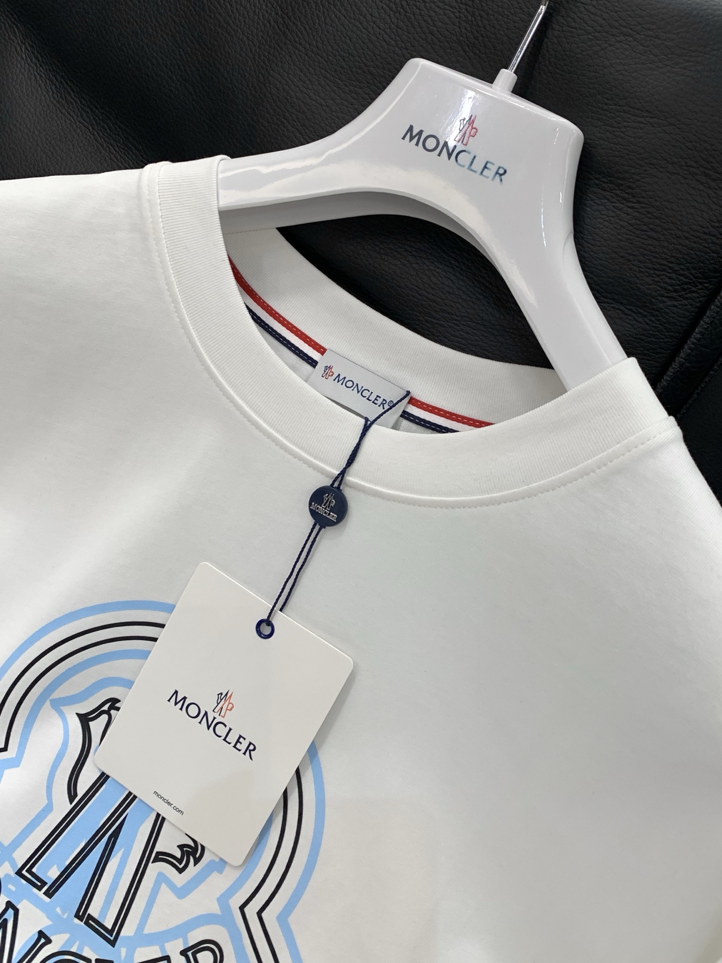 🌾，，Moncler 蒙口，2025夏季最新品，专柜同步有售，原单狠货，时尚休闲圆领短袖T恤，上身舒适！