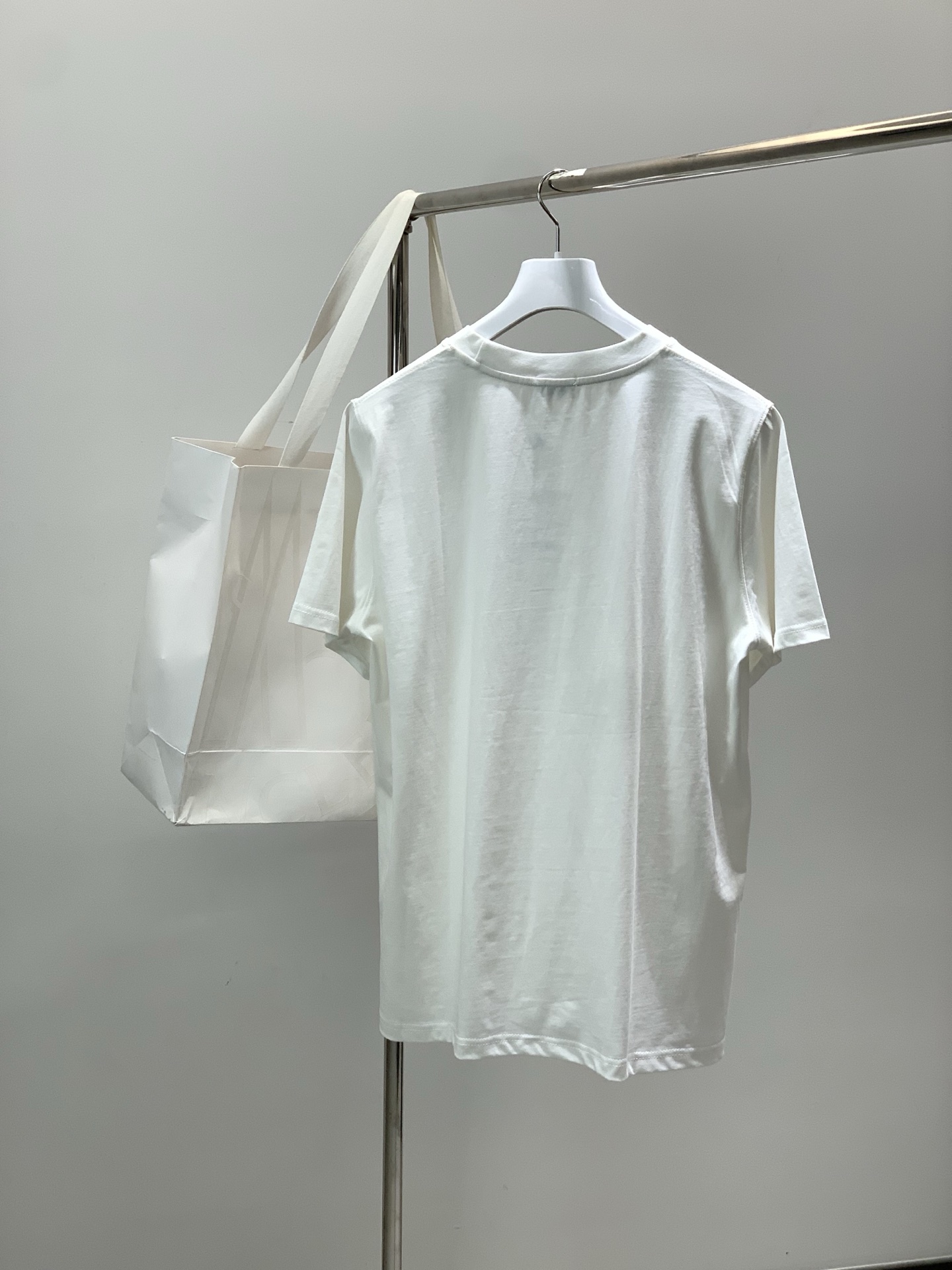 🌾，，Moncler 蒙口，2025夏季最新品，专柜同步有售，原单狠货，时尚休闲圆领短袖T恤，上身舒适！